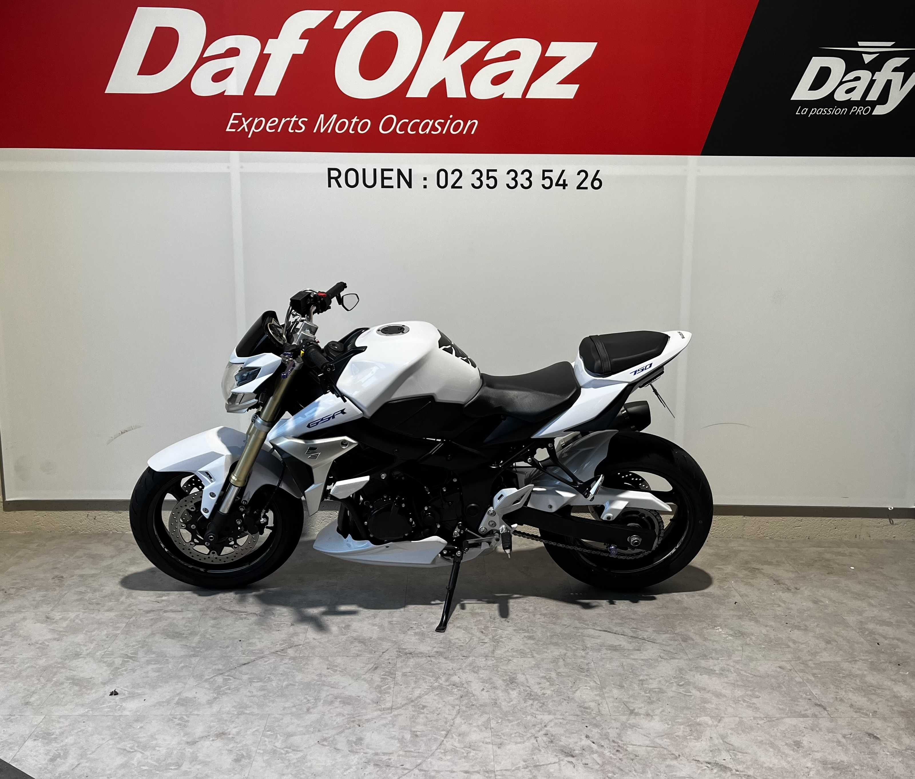 Suzuki GSR 750 ABS 2012 HD vue gauche