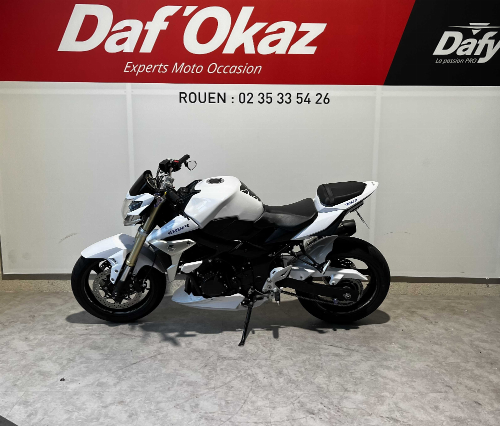 Suzuki GSR 750 ABS 2012 vue gauche