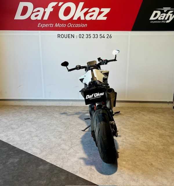 KTM 890 Duke R 2022 vue arrière