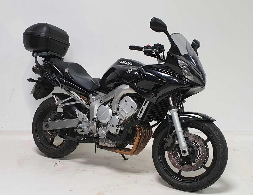 Yamaha FZ6 S Fazer 2006 vue 3/4 droite