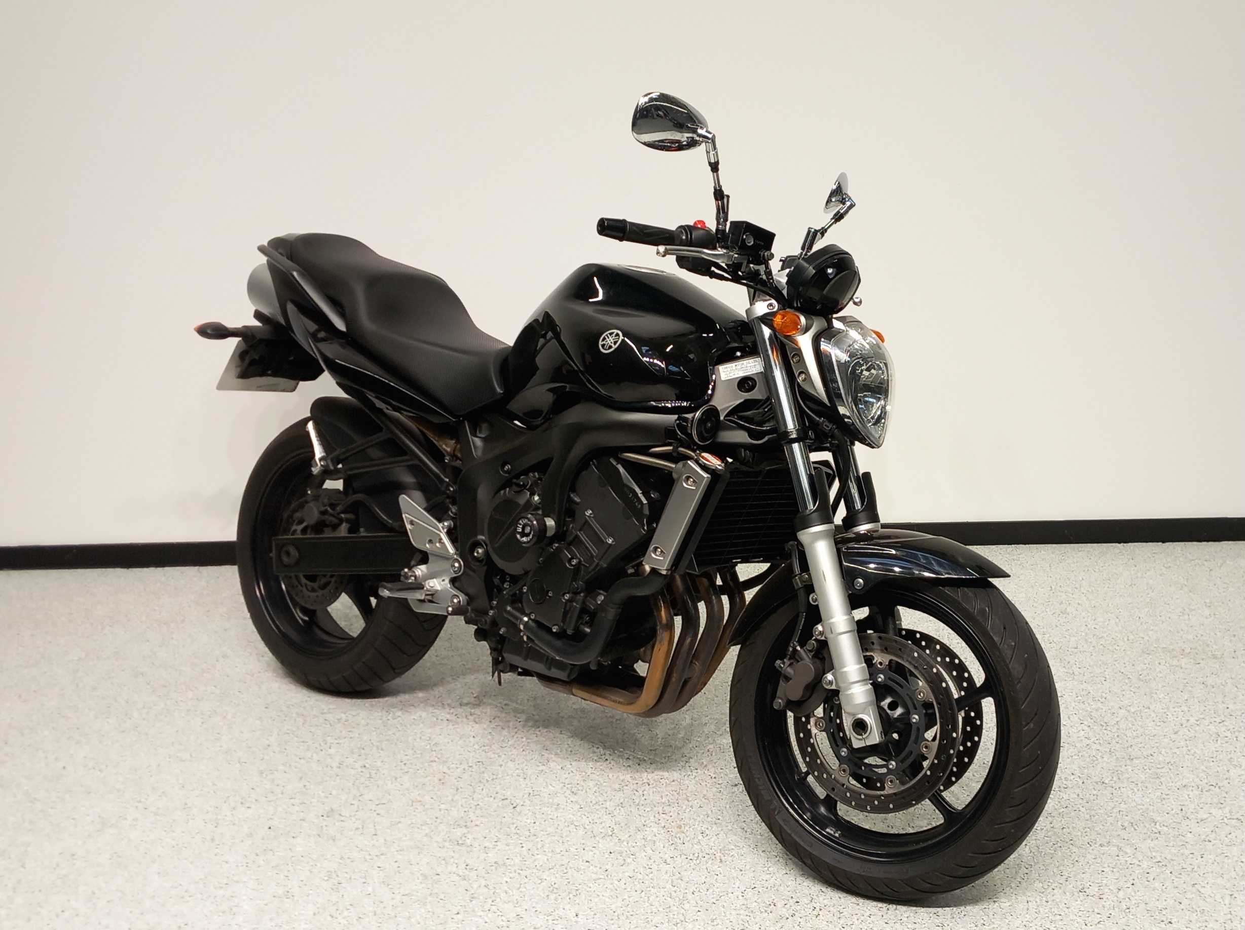 Yamaha FZ6 N 2006 HD vue 3/4 droite