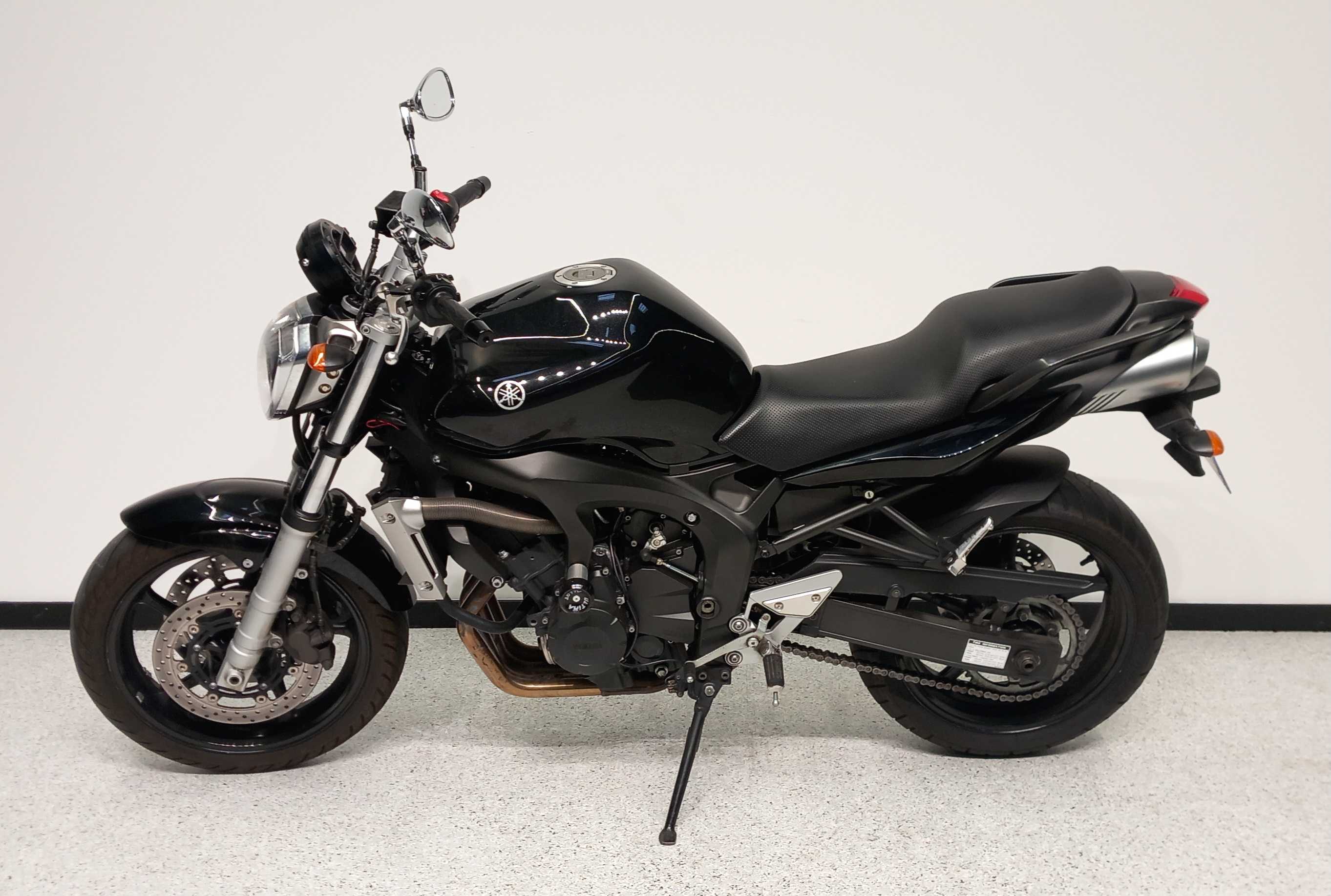 Yamaha FZ6 N 2006 HD vue gauche