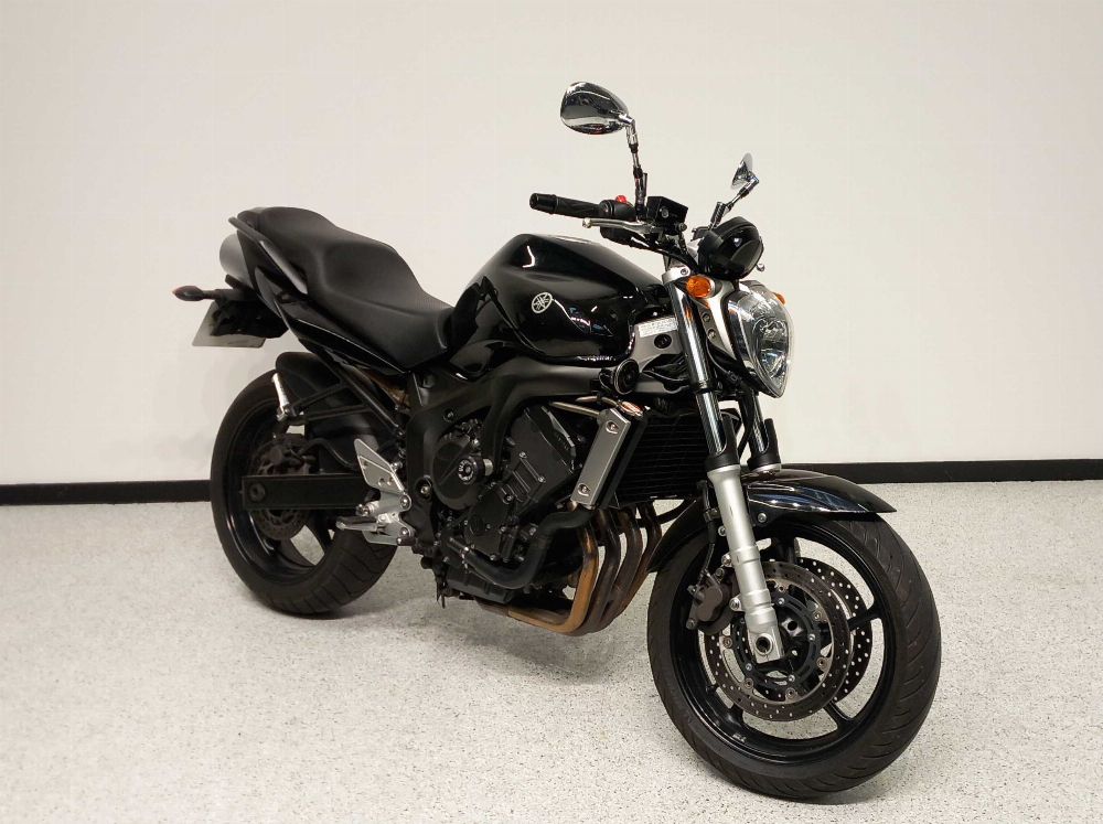 Yamaha FZ6 N 2006 vue 3/4 droite