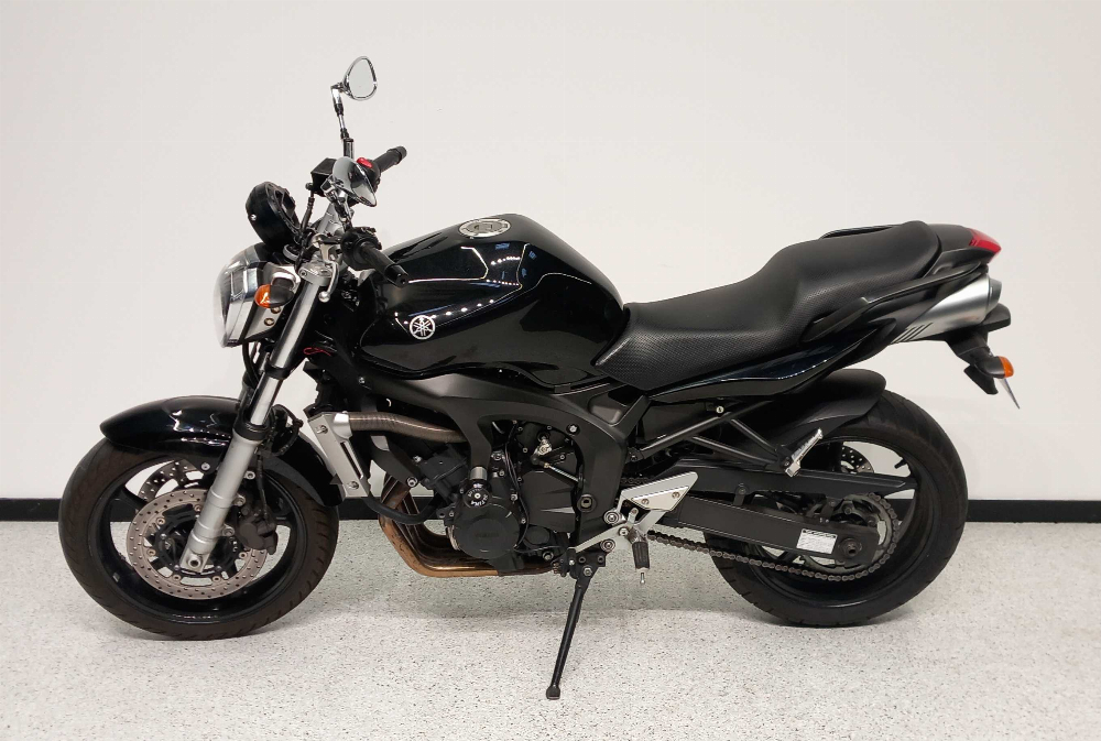 Yamaha FZ6 N 2006 vue gauche