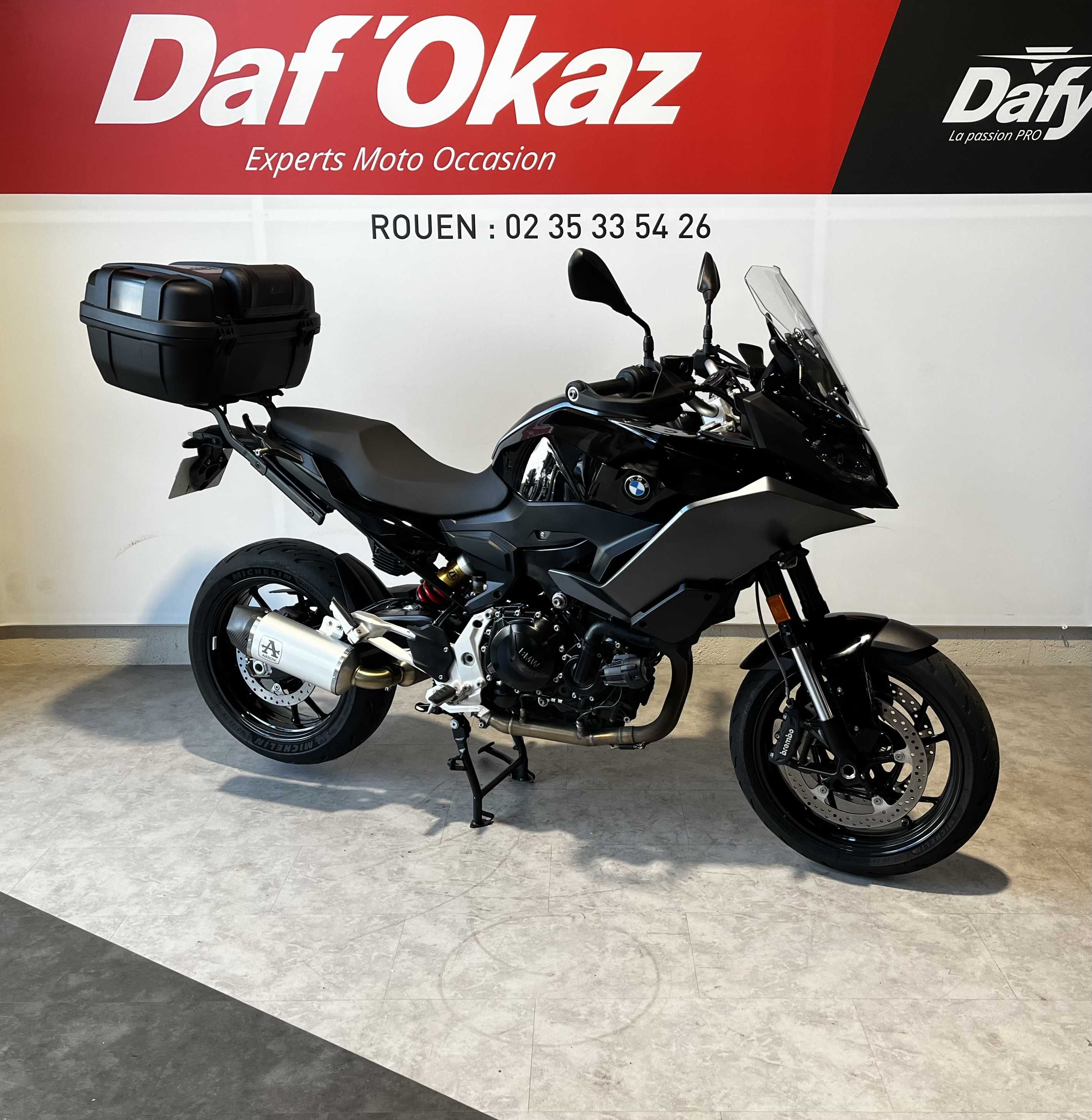 BMW F900XR A2 2023 HD vue 3/4 droite