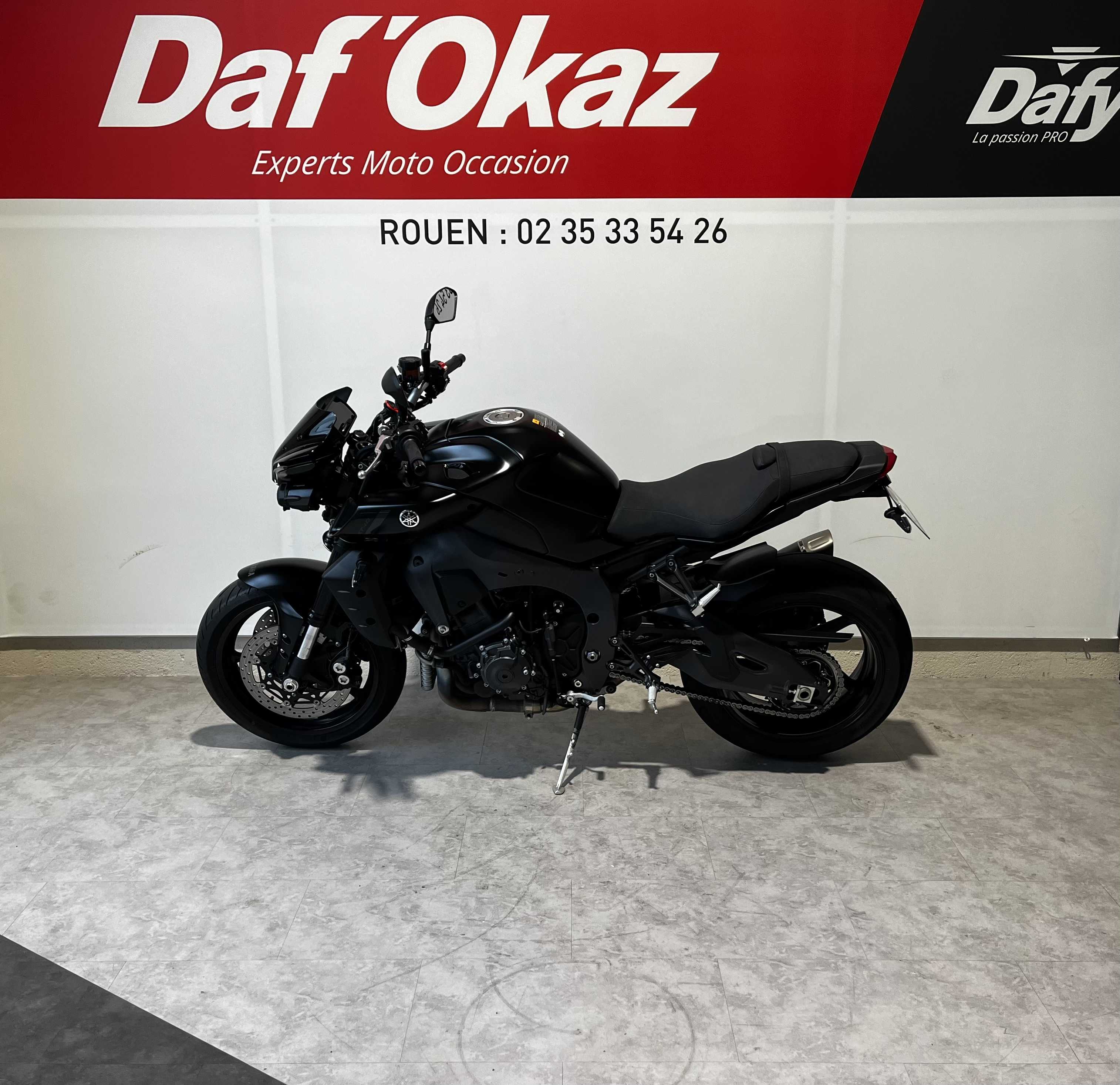 Yamaha MT-10 2022 HD vue gauche