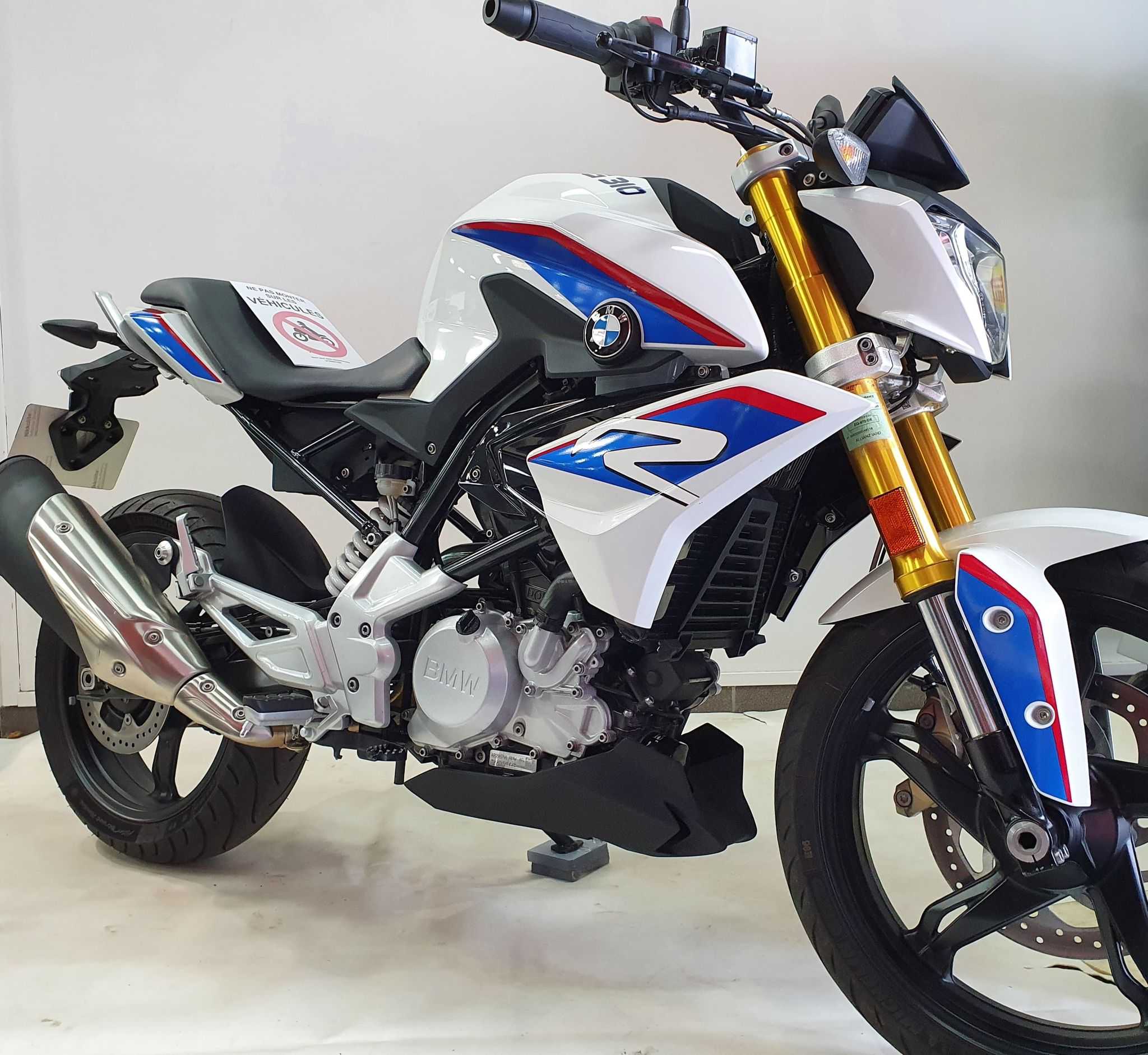 BMW G 310 R 2017 HD vue 3/4 droite