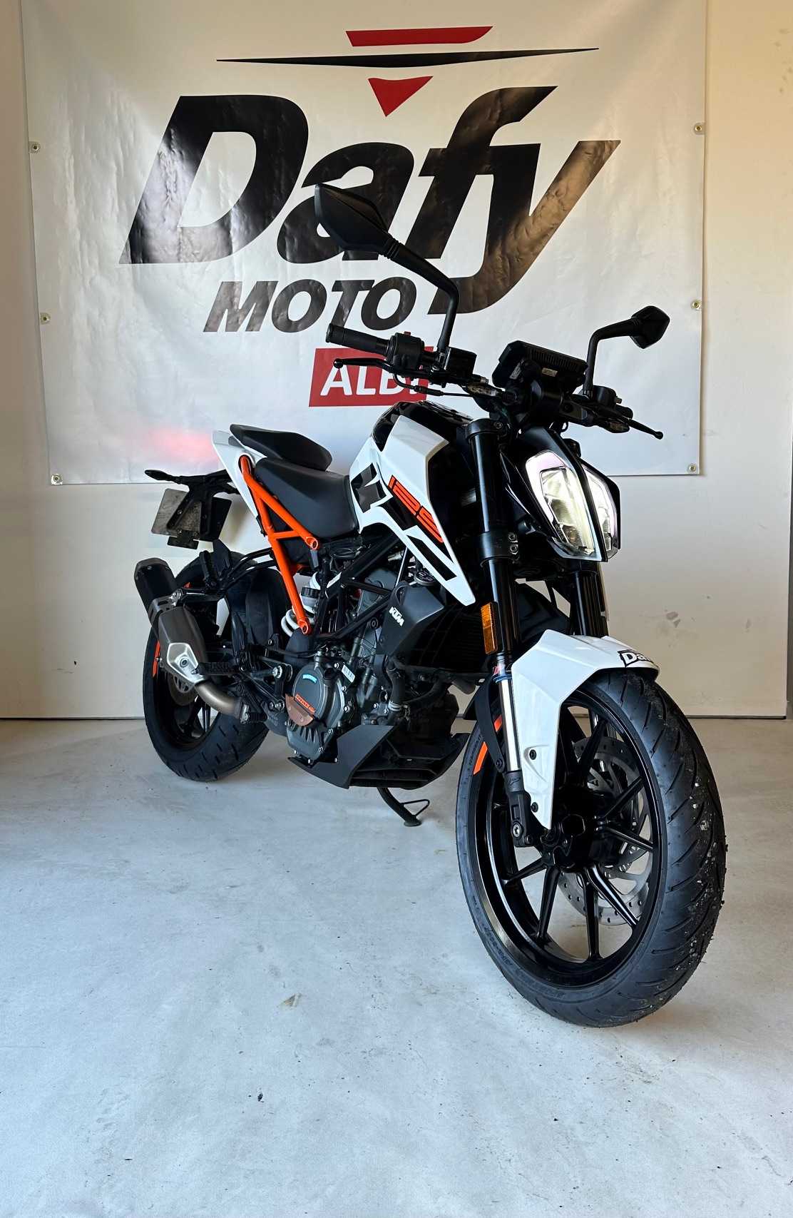 KTM 125 Duke 2018 HD vue 3/4 droite