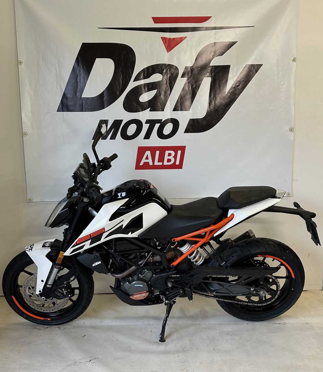 KTM 125 Duke 2018 HD vue gauche