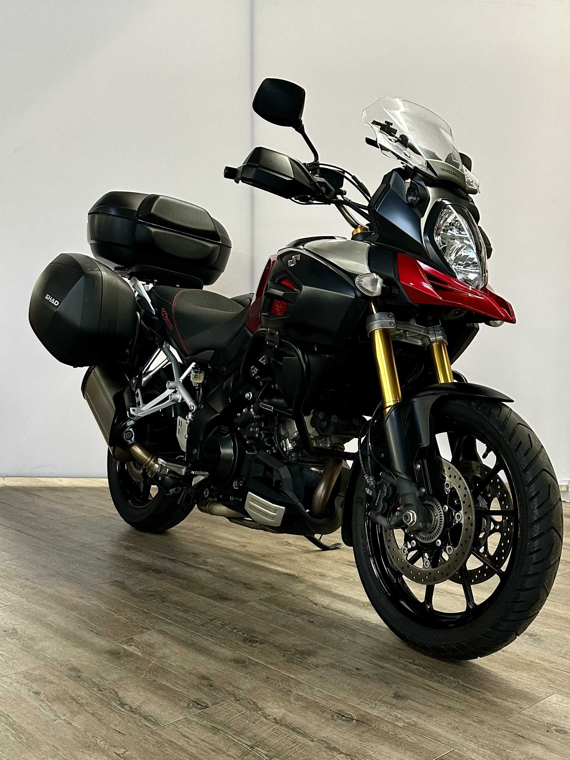 Suzuki DL 1000 V-Strom 2014 HD vue 3/4 droite