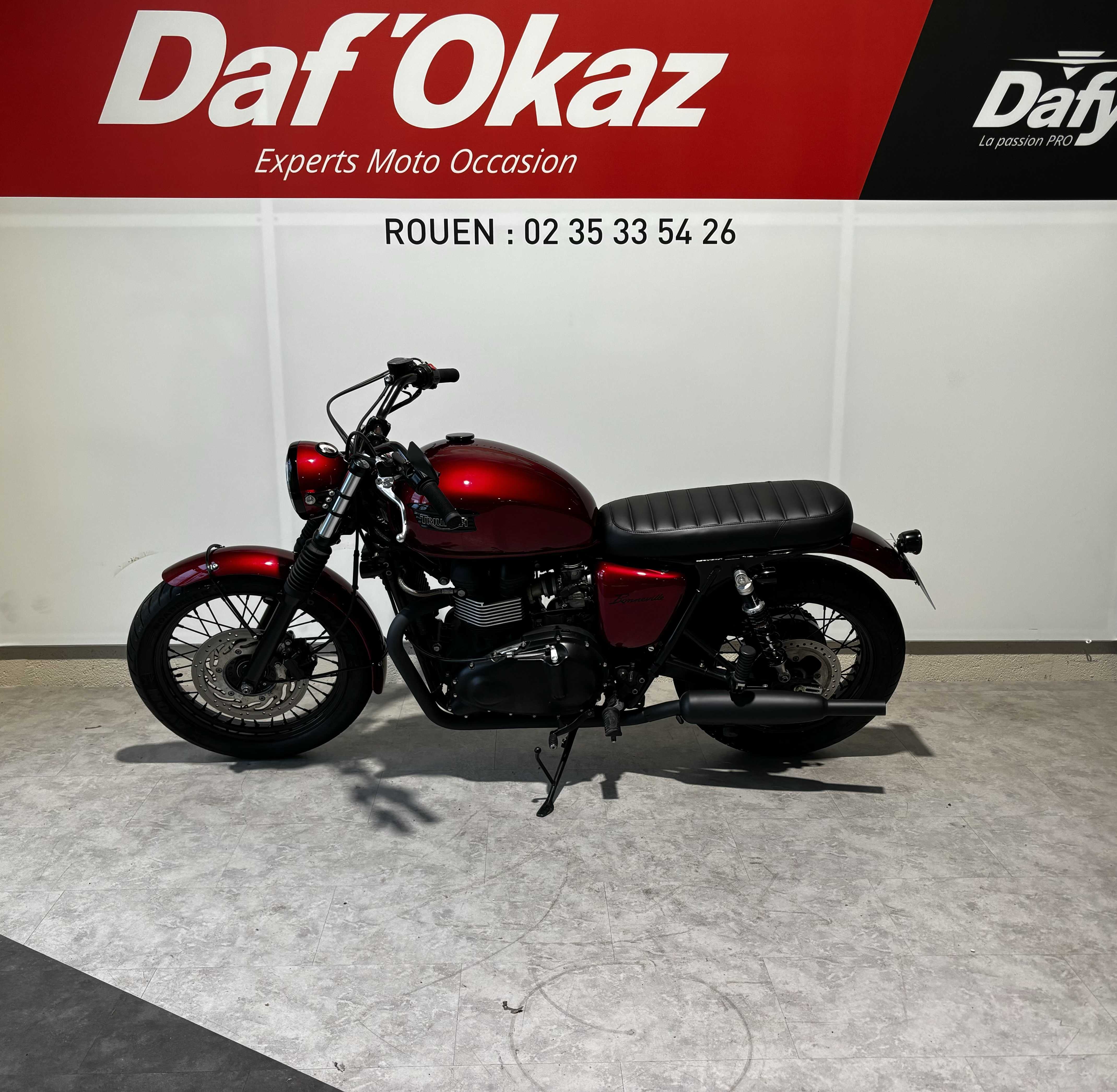 Triumph 865 Bonneville T100 2010 HD vue gauche