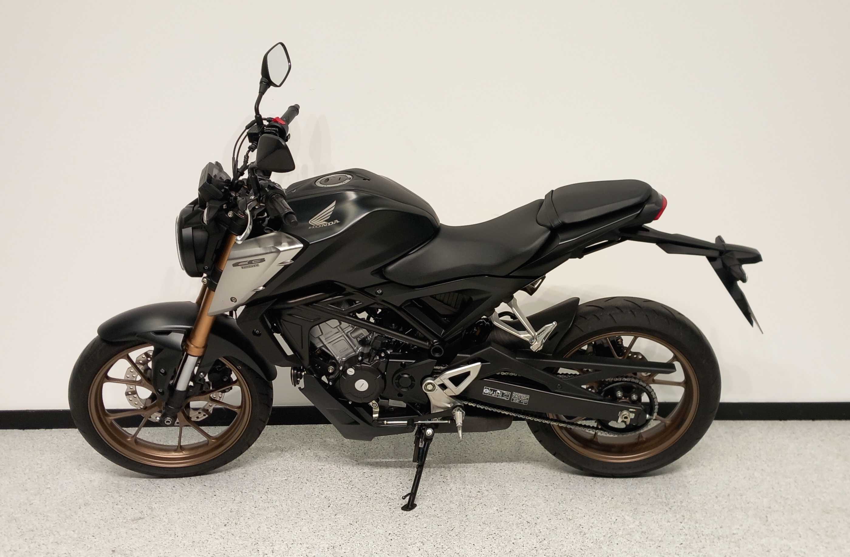 Honda CB 125 R 2022 HD vue gauche