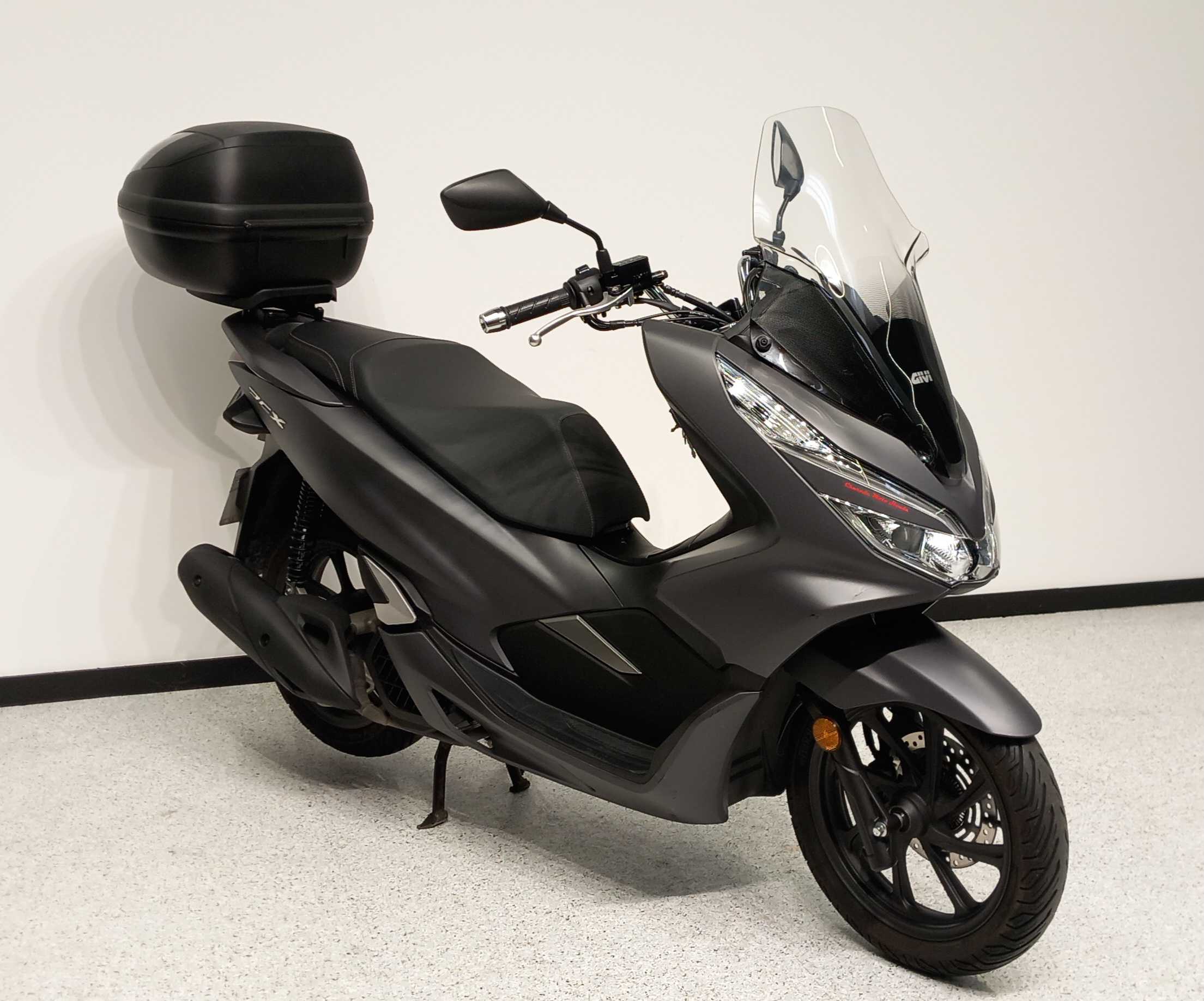 Honda PCX 125 2021 HD vue 3/4 droite