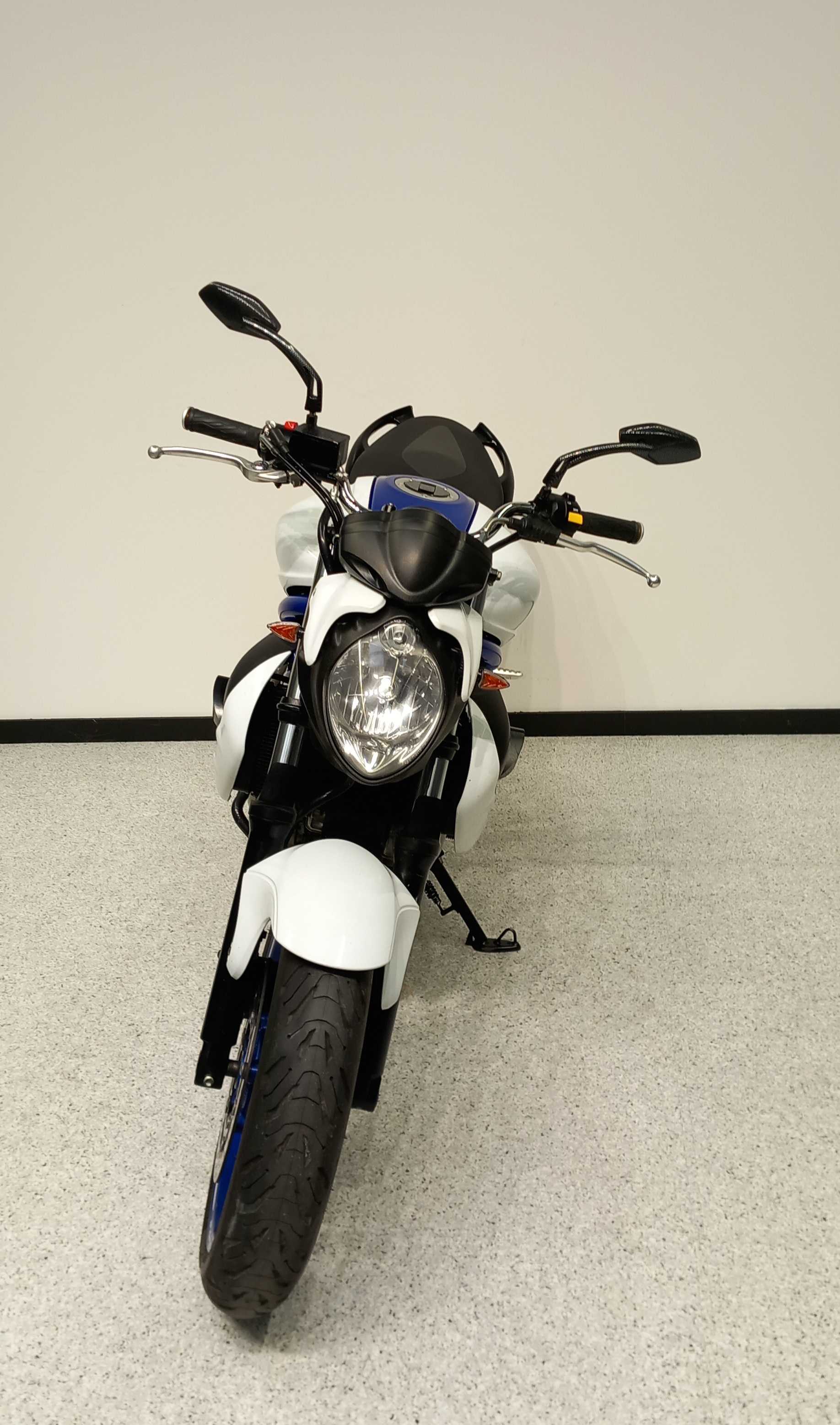 Suzuki SFV 650 Gladius 2011 HD vue avant