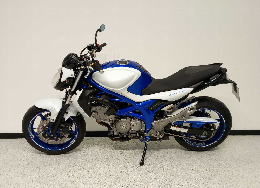 Suzuki SFV 650 Gladius 2011 vue gauche