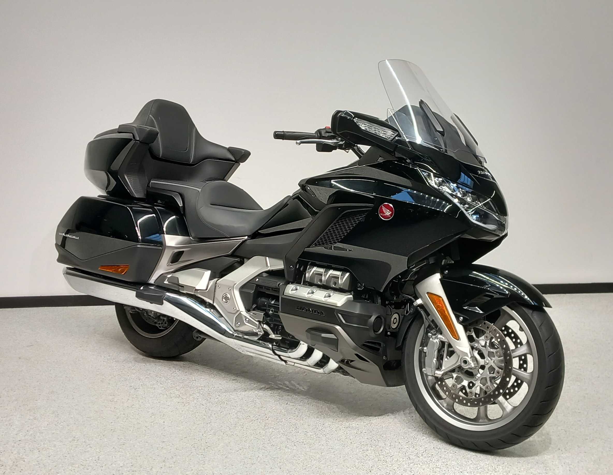 Honda GL 1800 Goldwing Tour DCT / Airbag 2020 HD vue 3/4 droite