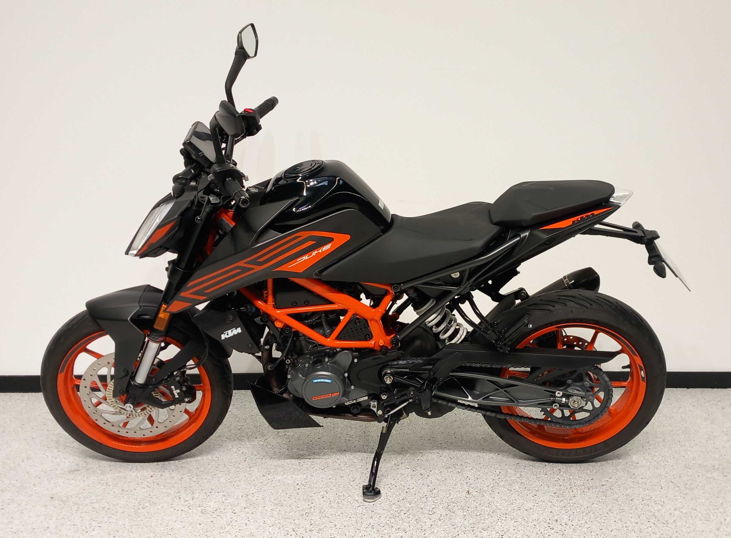 KTM 125 Duke 2021 HD vue gauche