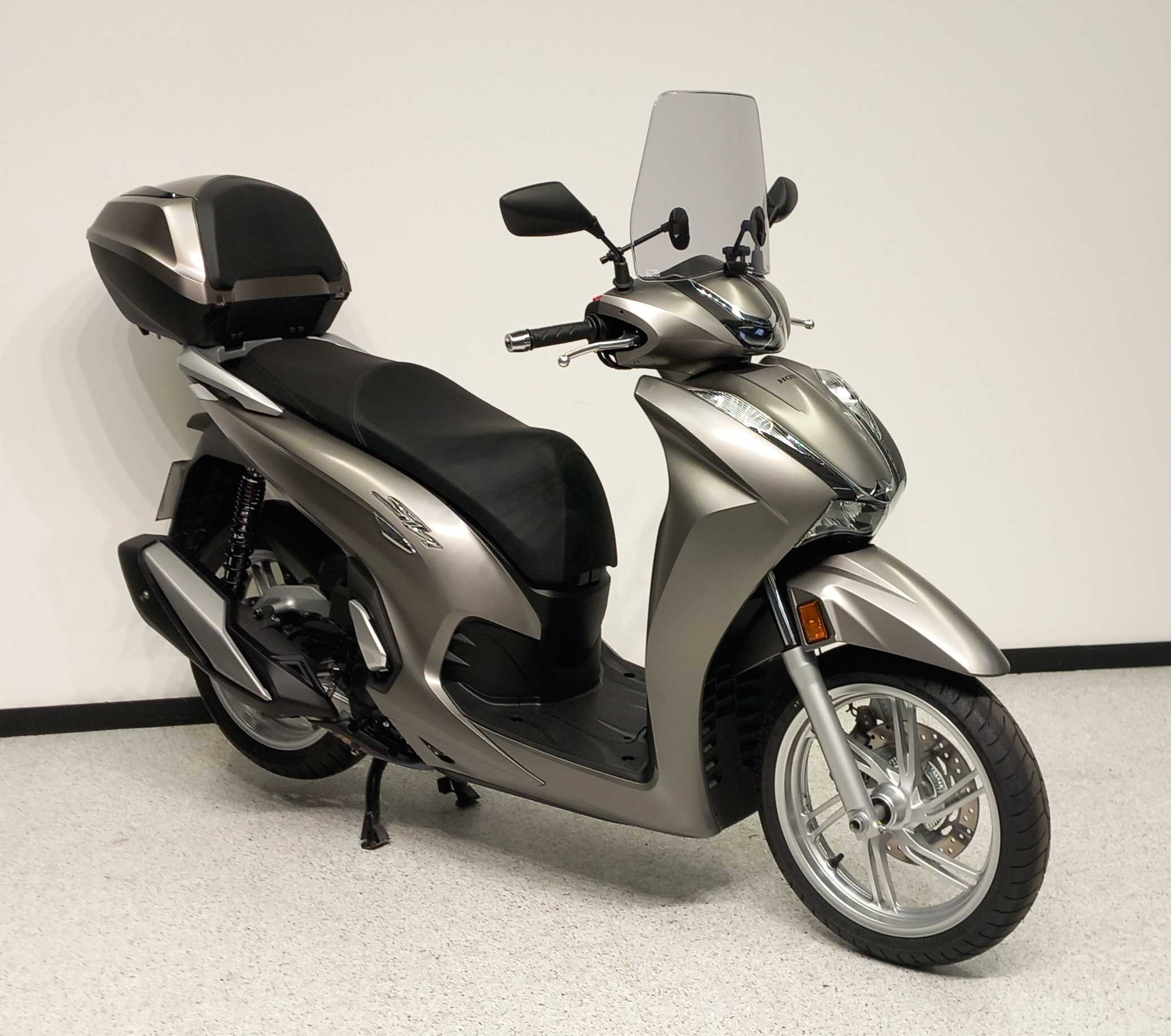 Honda SH 350 i Smart Top Box 2023 HD vue 3/4 droite