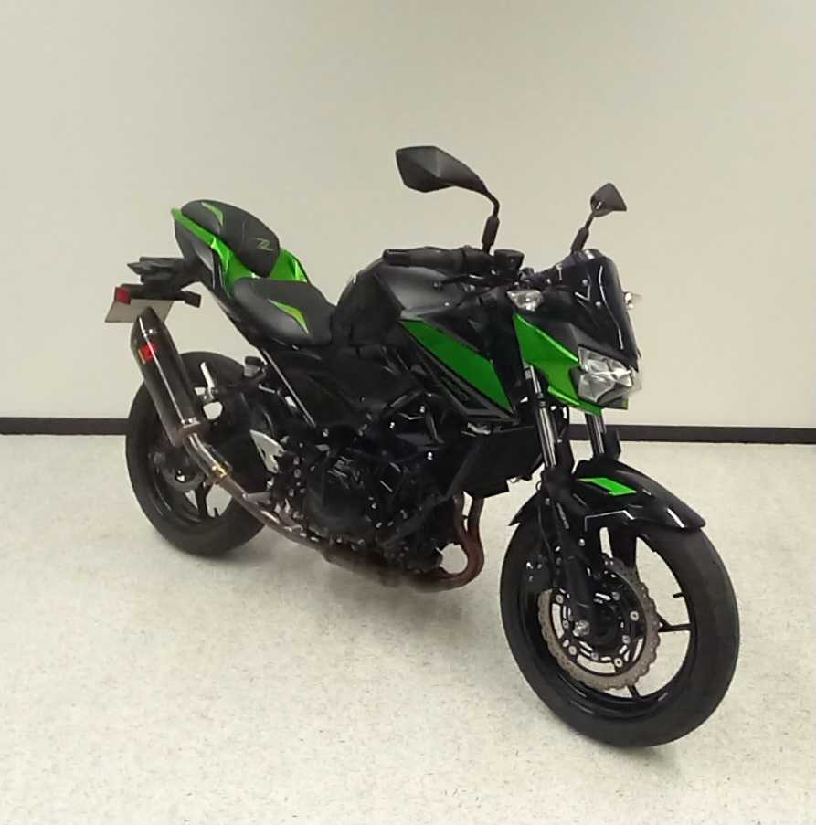 Kawasaki Z 400 2021 HD vue 3/4 droite