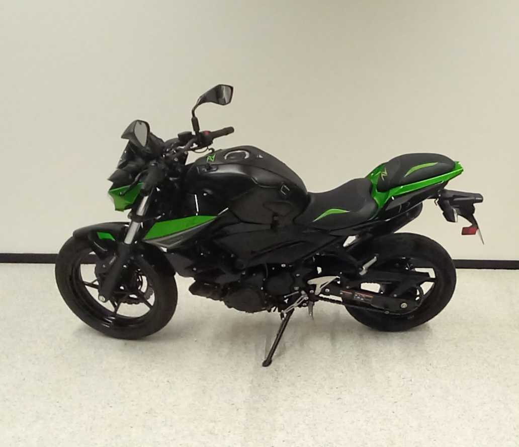 Kawasaki Z 400 2021 HD vue gauche