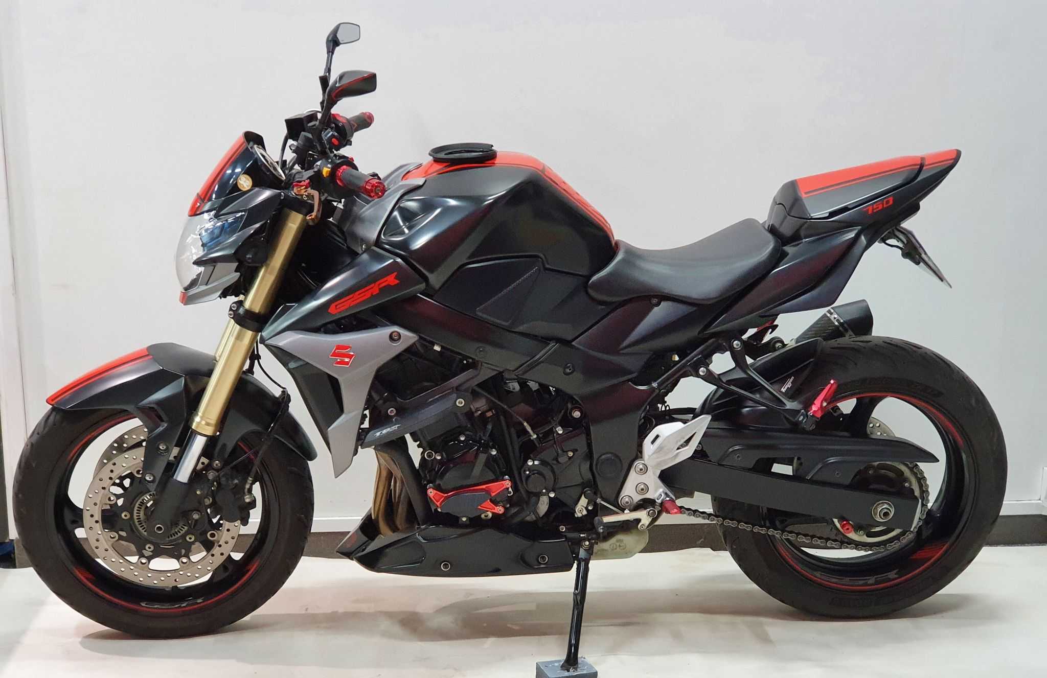 Suzuki GSR 750 ABS 2014 HD vue gauche