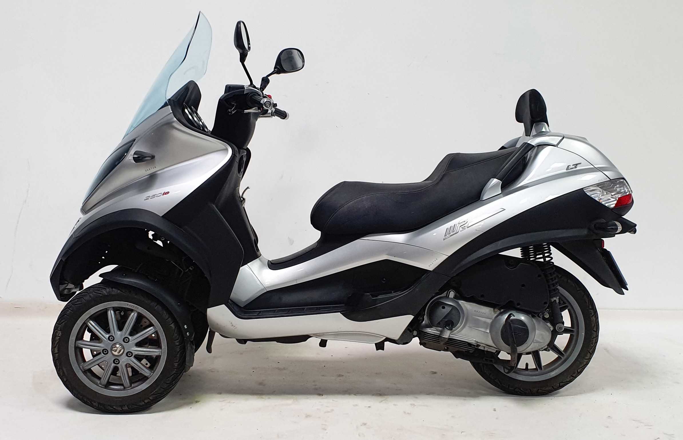 Piaggio MP3 250 LT 2009 HD vue gauche