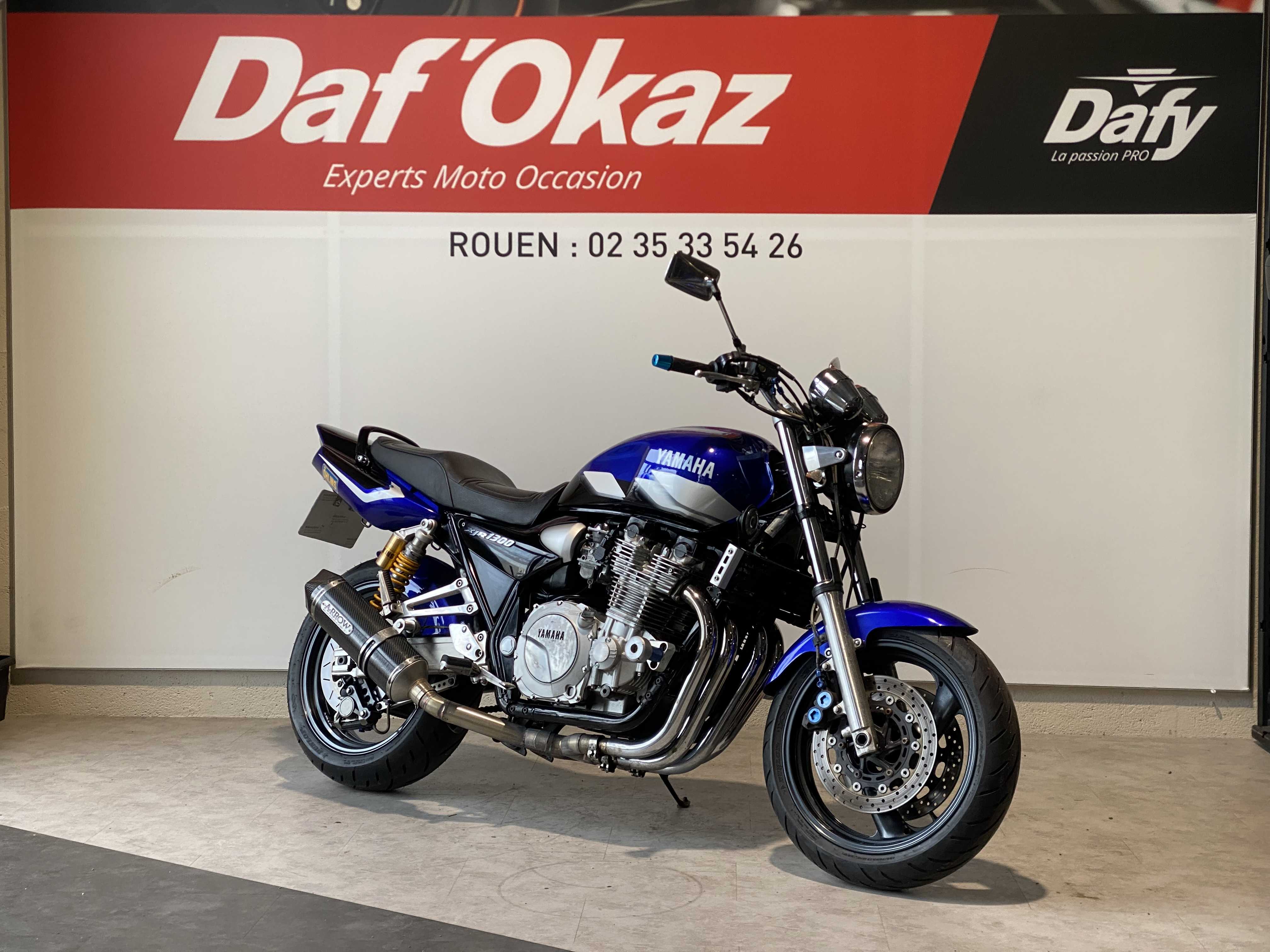 Yamaha XJR 1300 2001 HD vue 3/4 droite