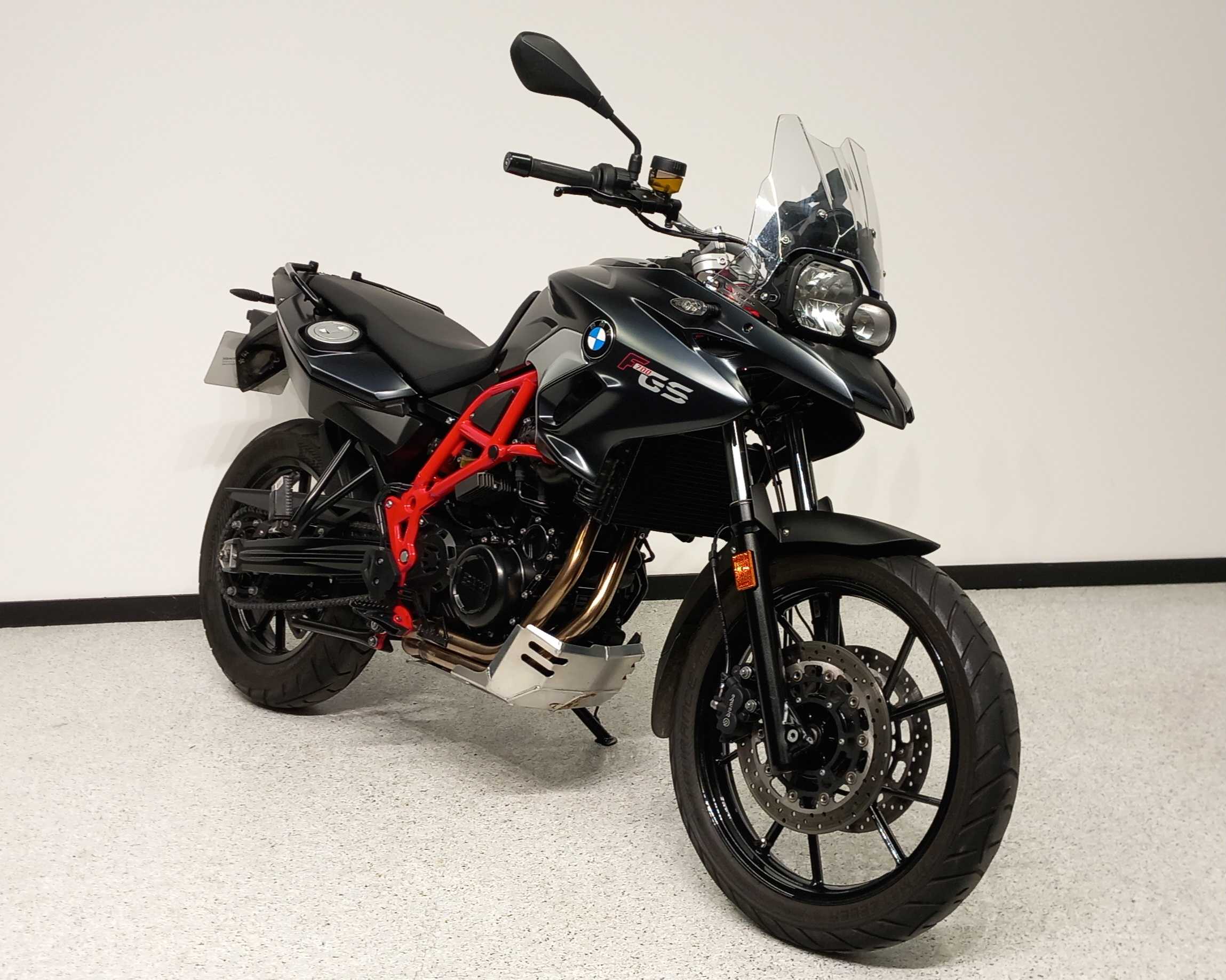 BMW F 700 GS 2017 HD vue 3/4 droite