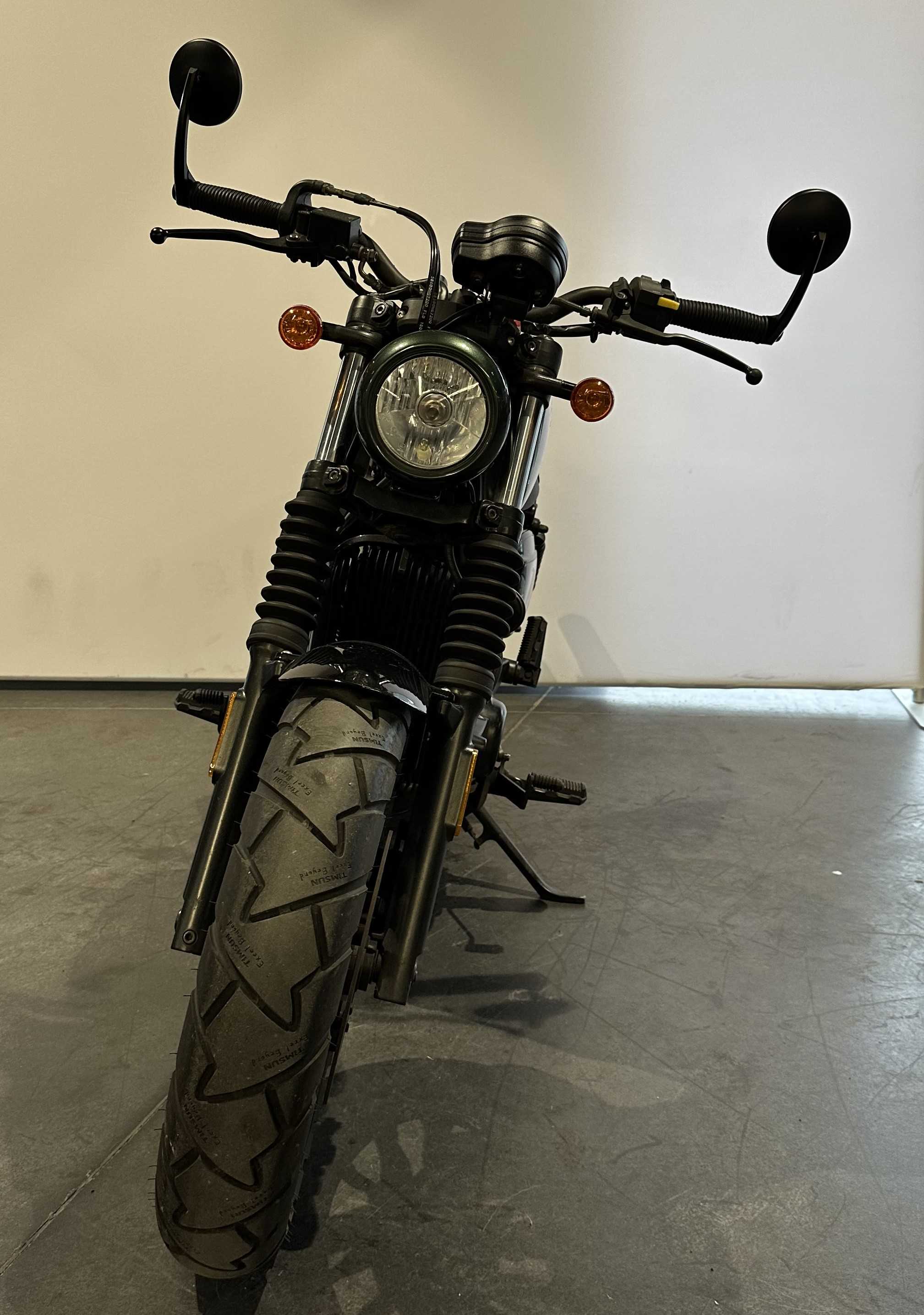 Hyosung BOBBER 125 2019 HD vue avant