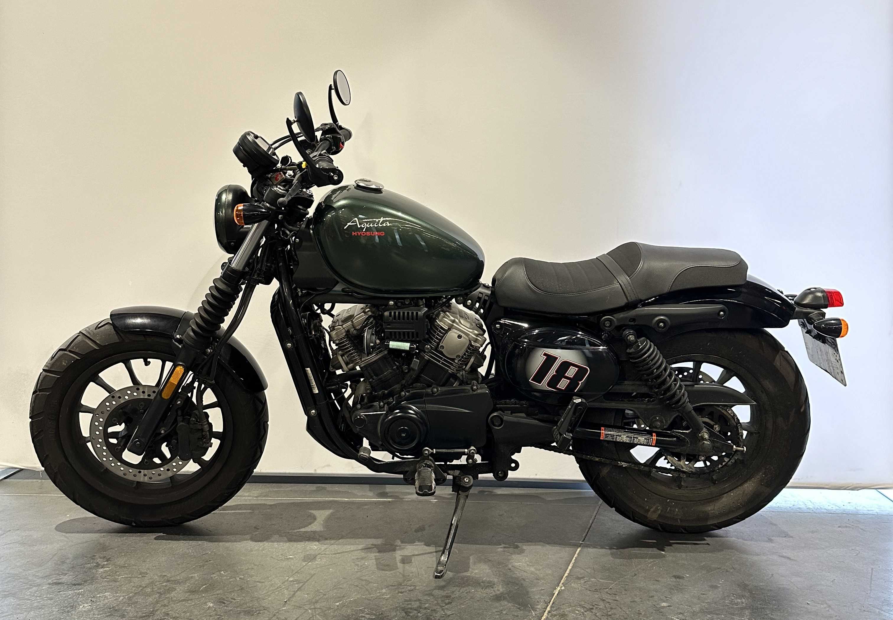 Hyosung BOBBER 125 2019 HD vue gauche