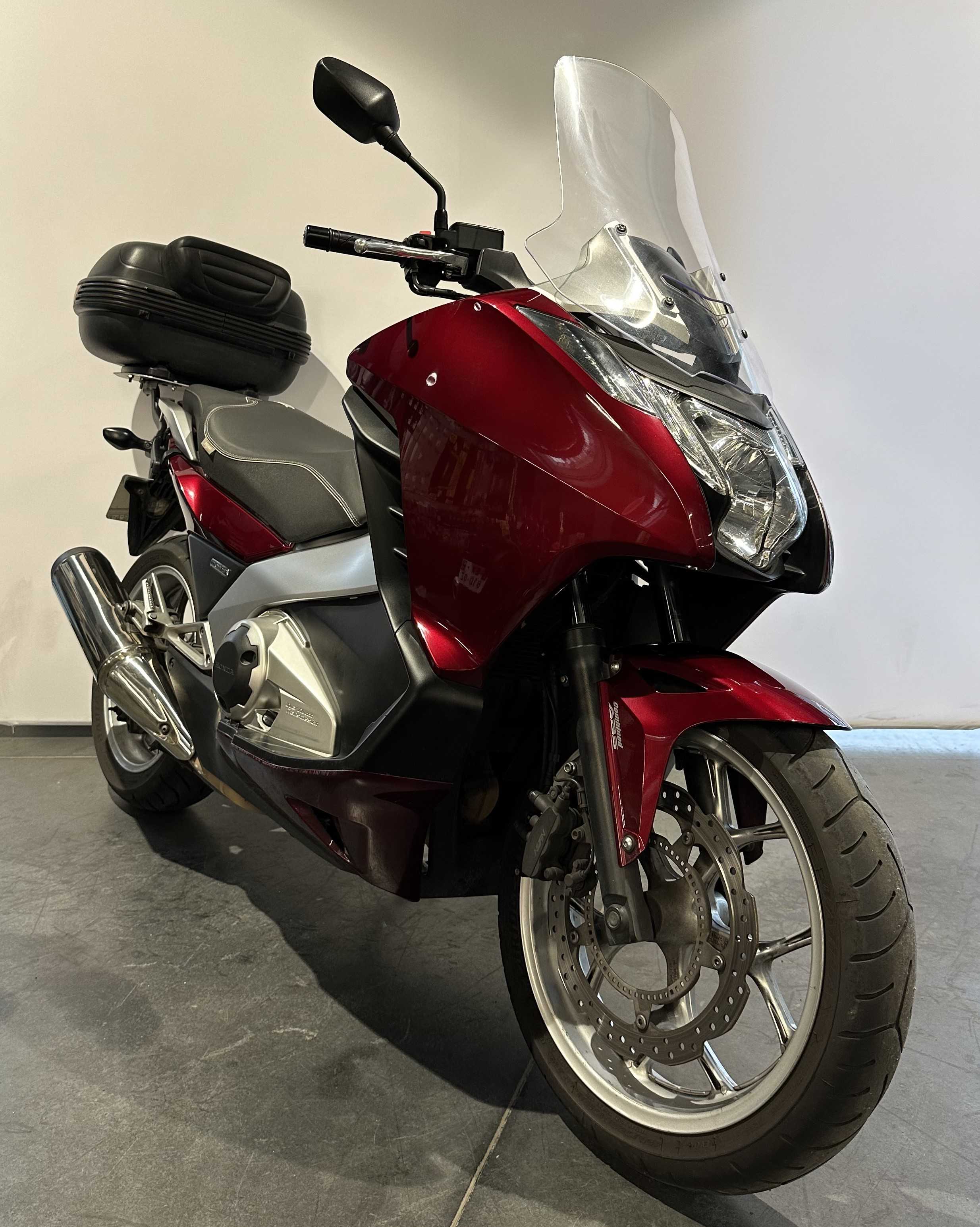 Honda NC 700 D Integra 2013 HD vue 3/4 droite