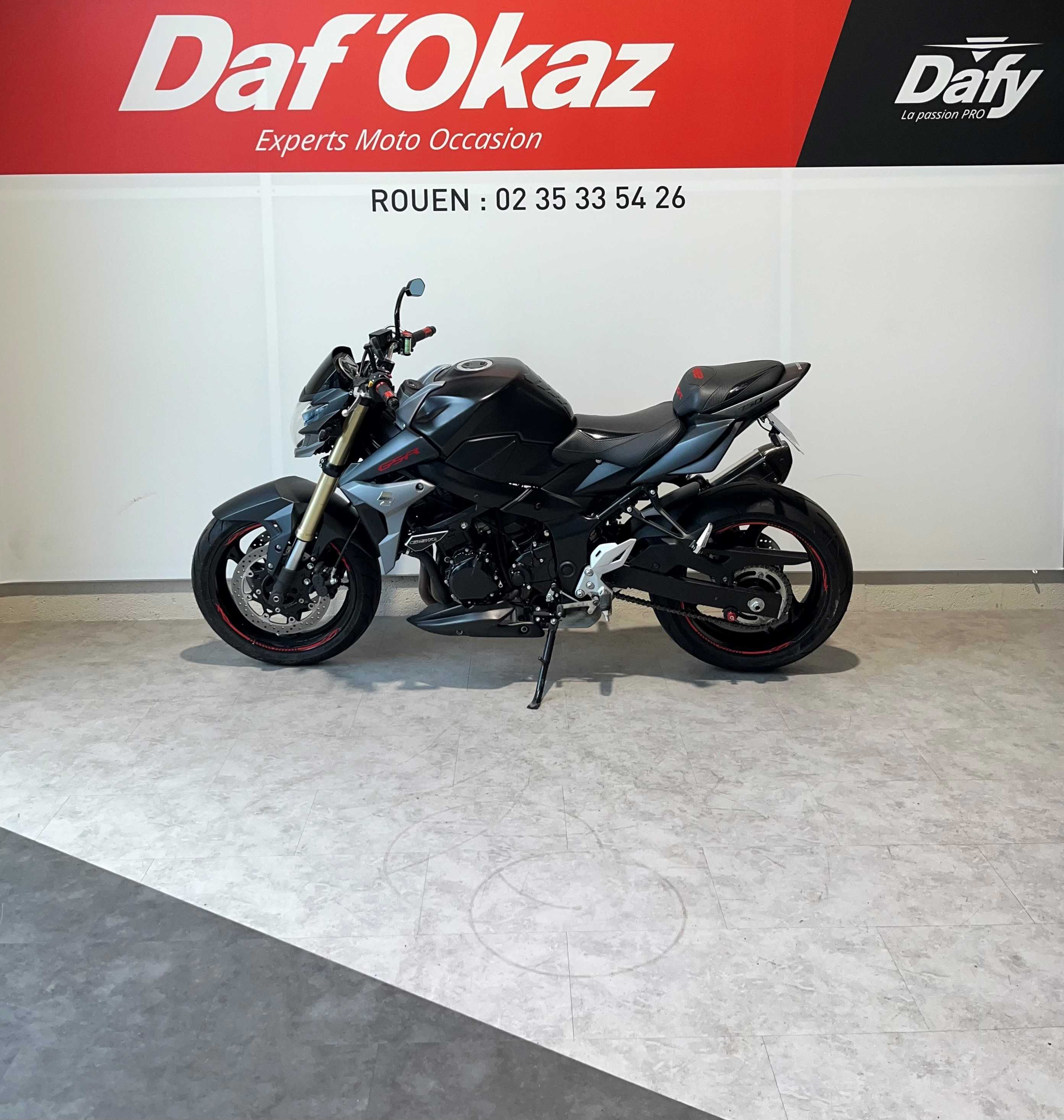 Suzuki GSR 750 2013 HD vue gauche