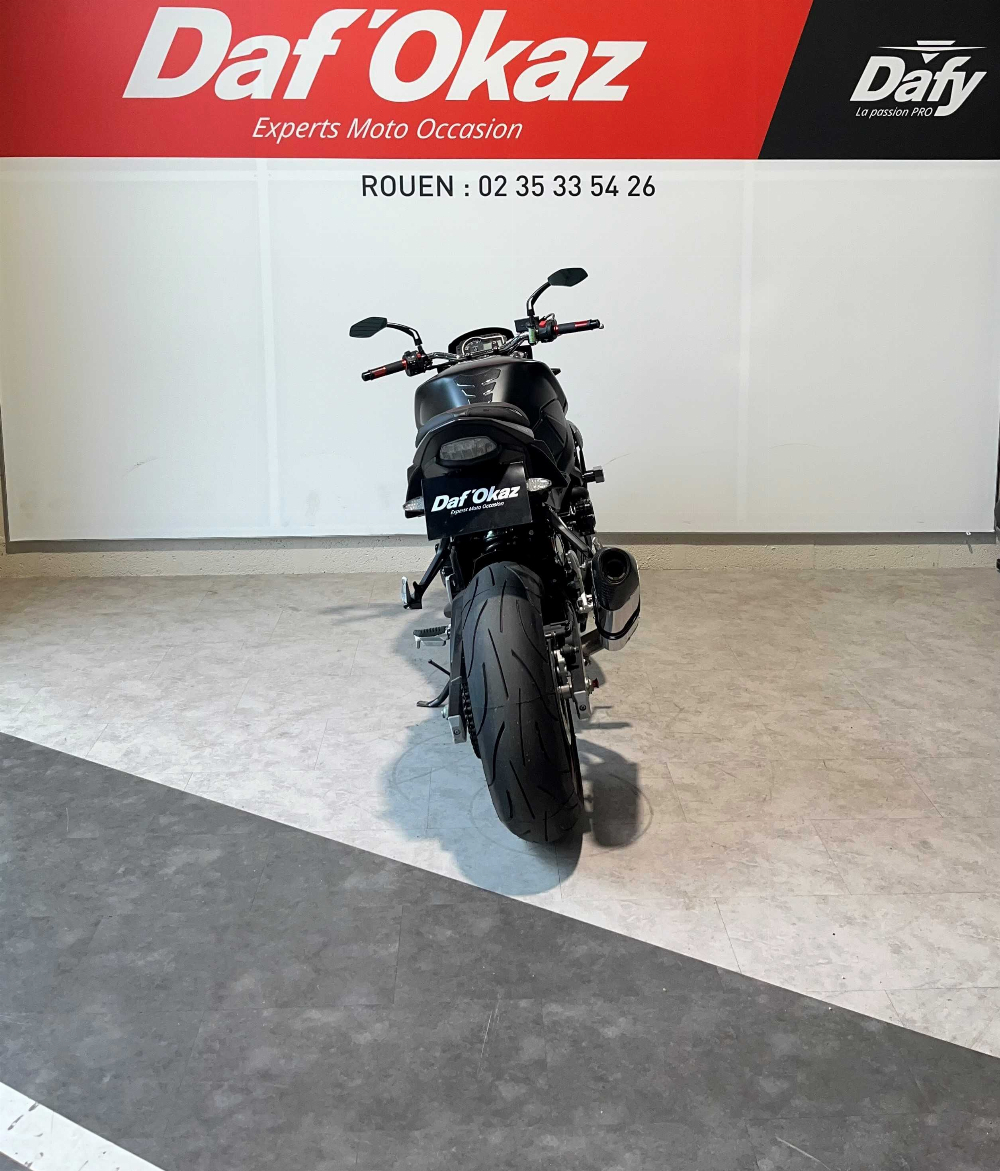 Suzuki GSR 750 2013 vue arrière