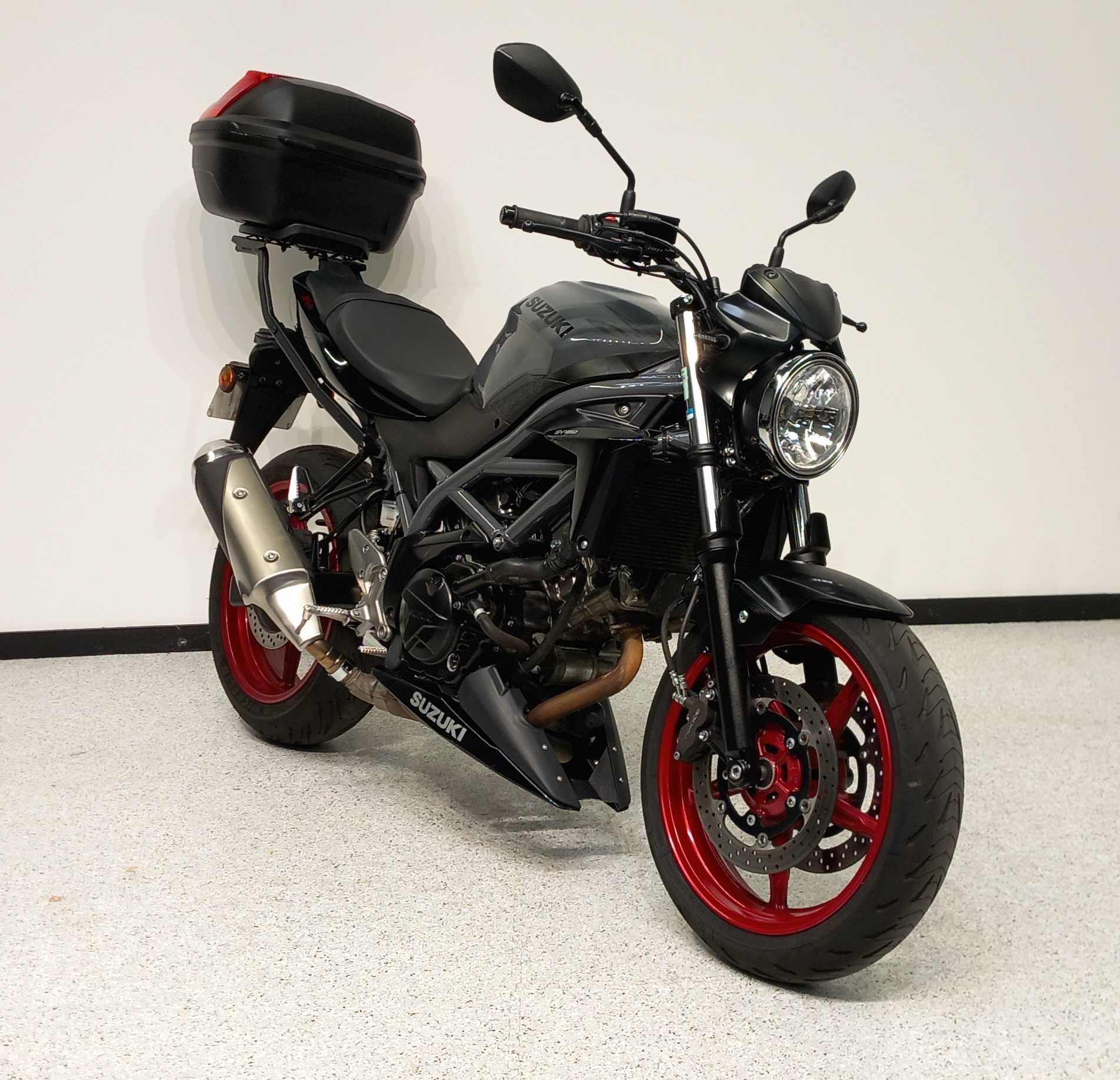 Suzuki SV 650 2022 HD vue 3/4 droite