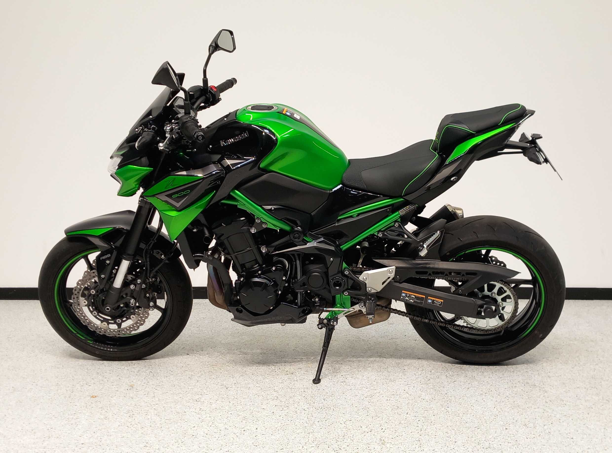 Kawasaki Z 900 2022 HD vue gauche