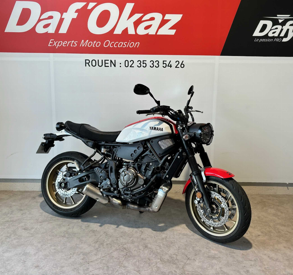 Yamaha XSR 700 XTribute 2022 vue 3/4 droite