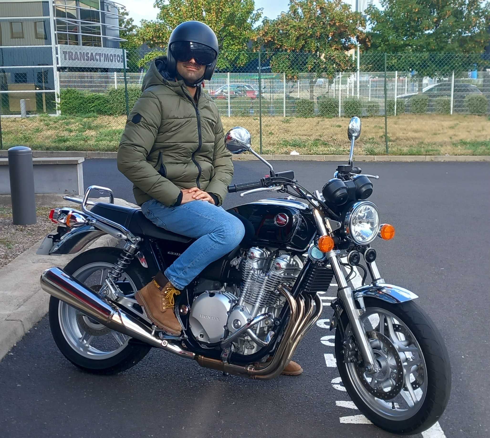 Honda CB 1100 2013 HD vue 3/4 droite