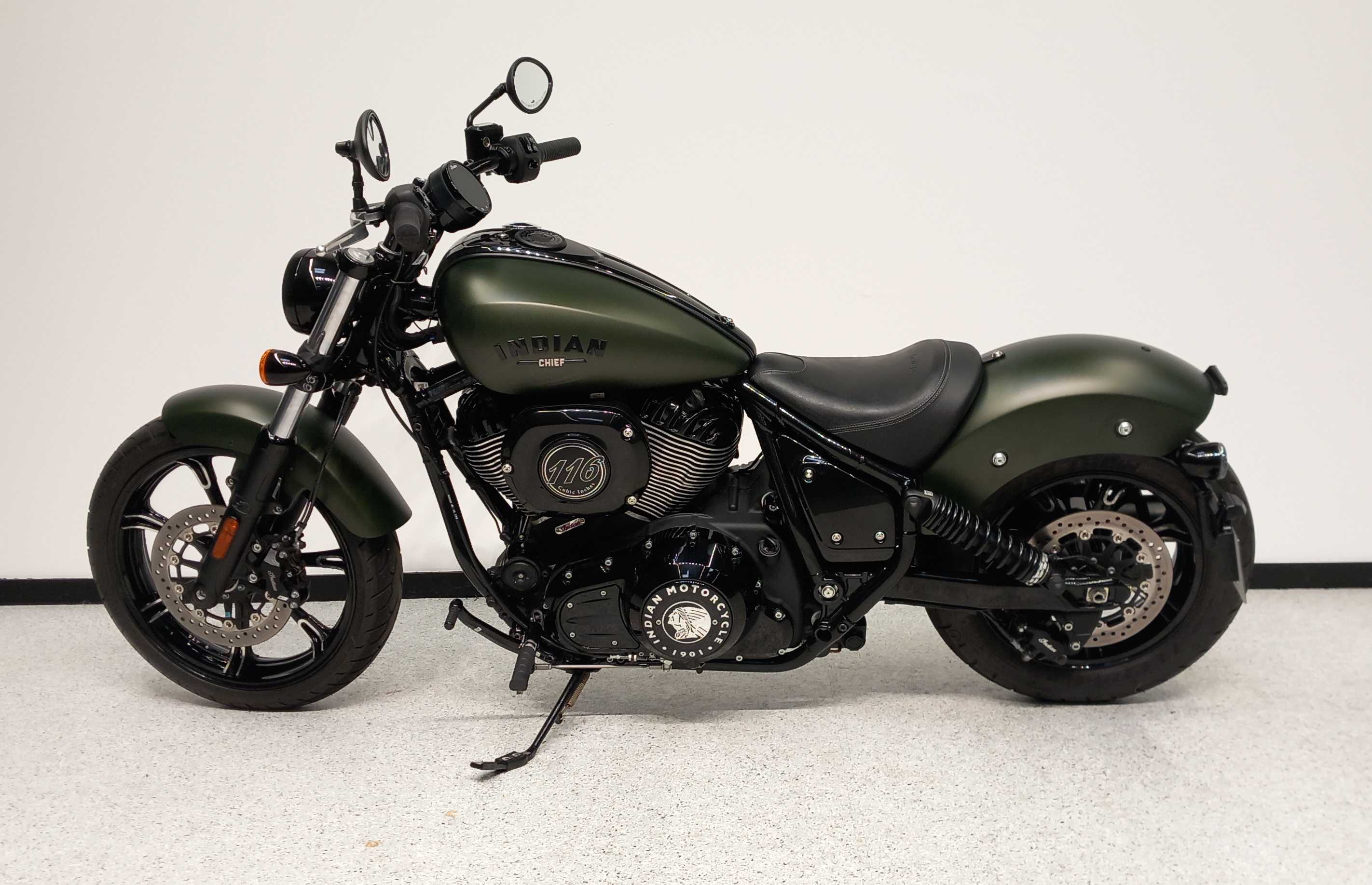 Indian CHIEF DARK HORSE 2023 HD vue gauche