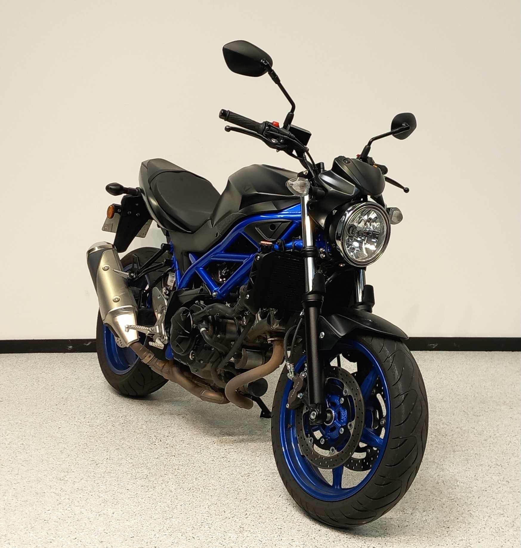 Suzuki SV 650 2022 HD vue 3/4 droite