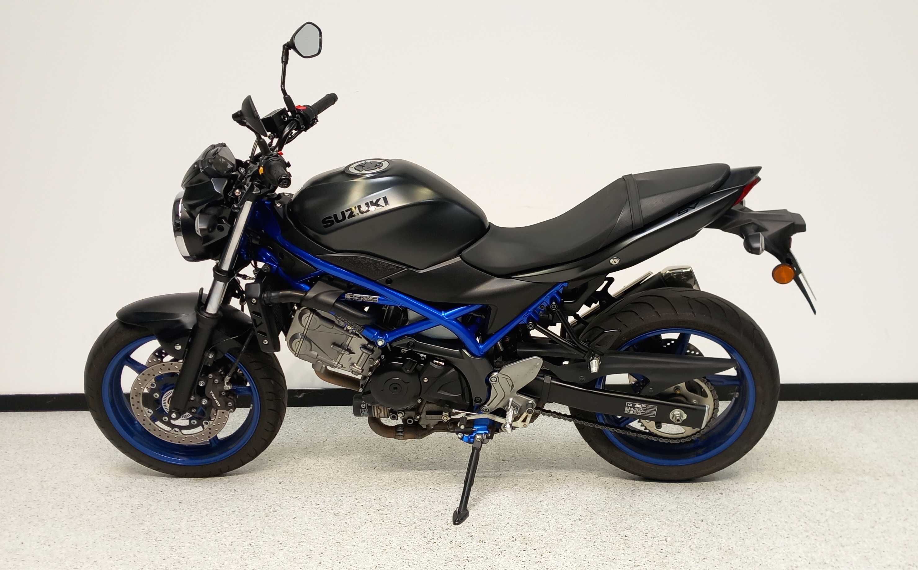 Suzuki SV 650 2022 HD vue gauche