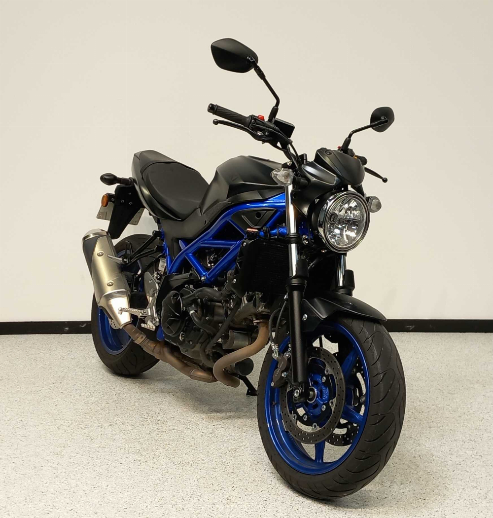 Suzuki SV 650 2022 vue 3/4 droite