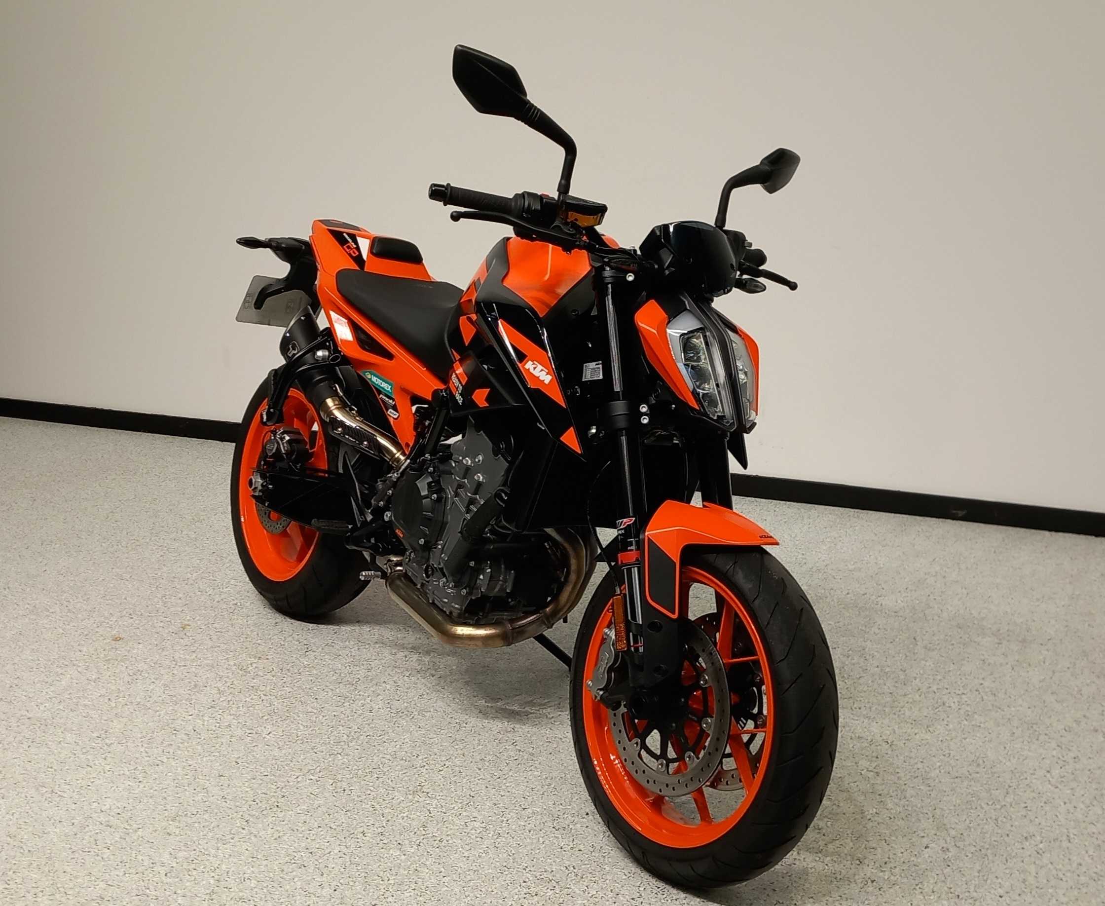 KTM 890 Duke 2022 HD vue 3/4 droite