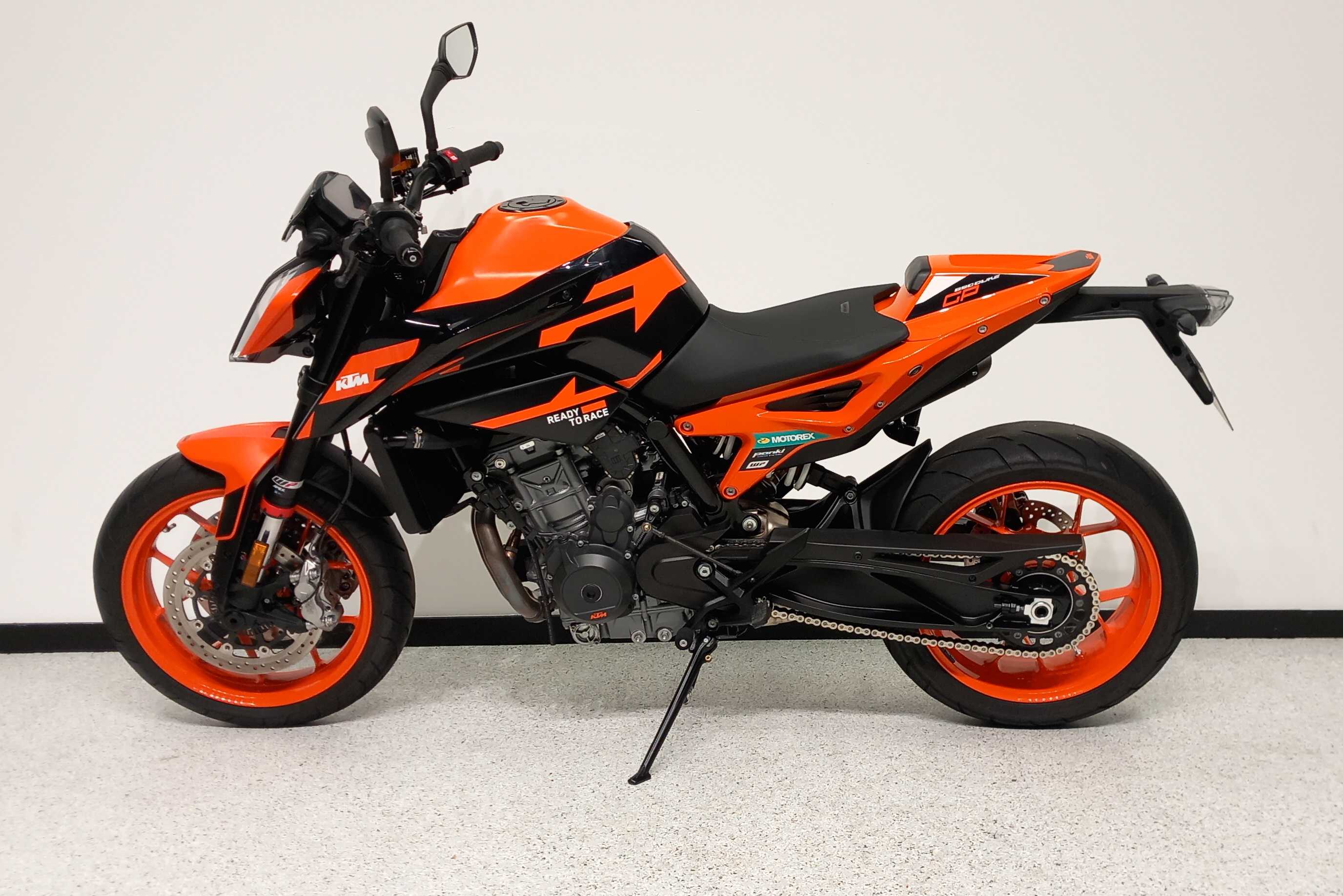 KTM 890 Duke 2022 HD vue gauche