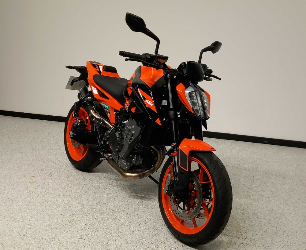 KTM 890 Duke 2022 vue 3/4 droite