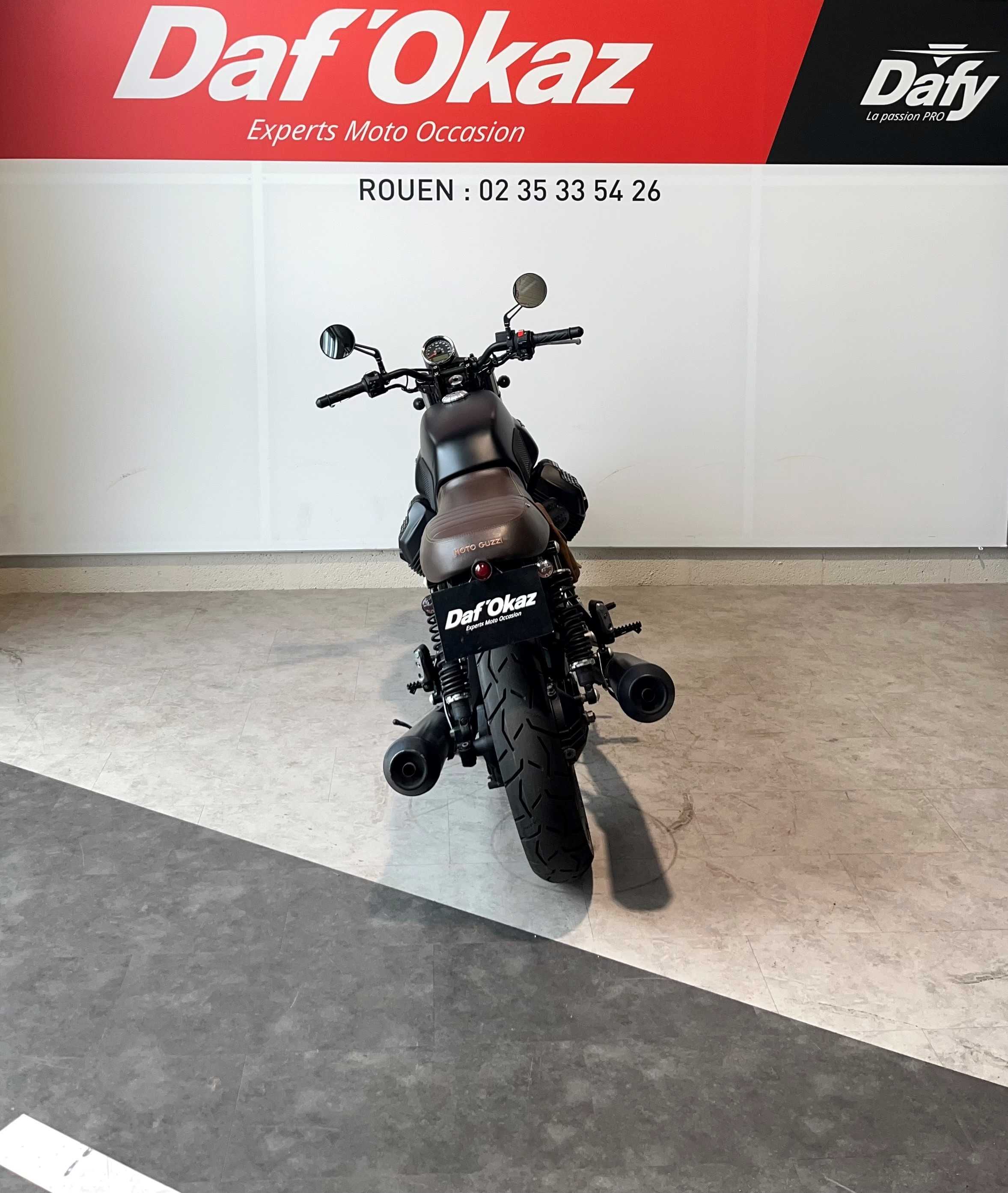 Moto Guzzi V7 STONE 2017 HD vue arrière