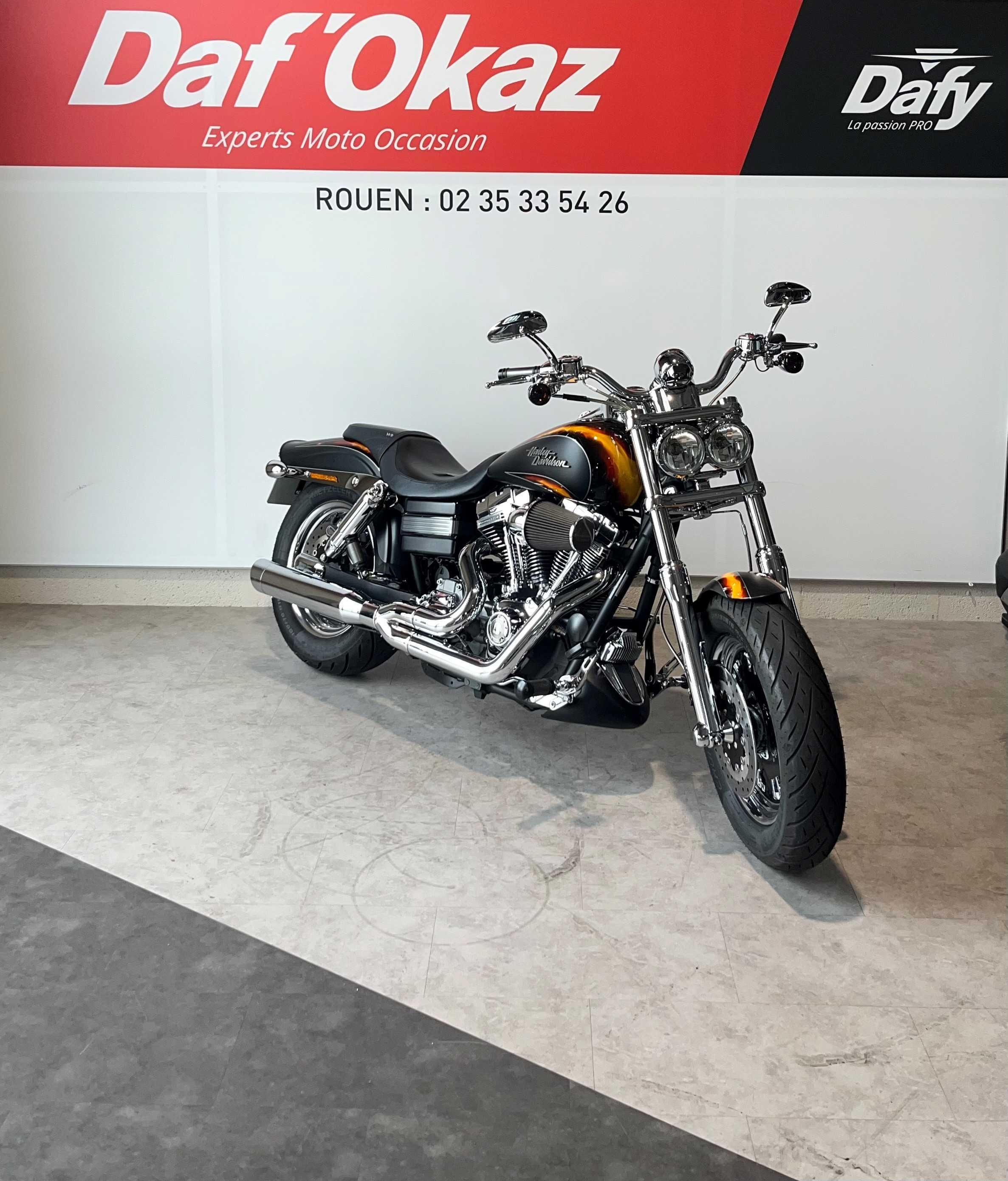 Harley-Davidson FAT BOB CVO CVO 2010 HD vue 3/4 droite