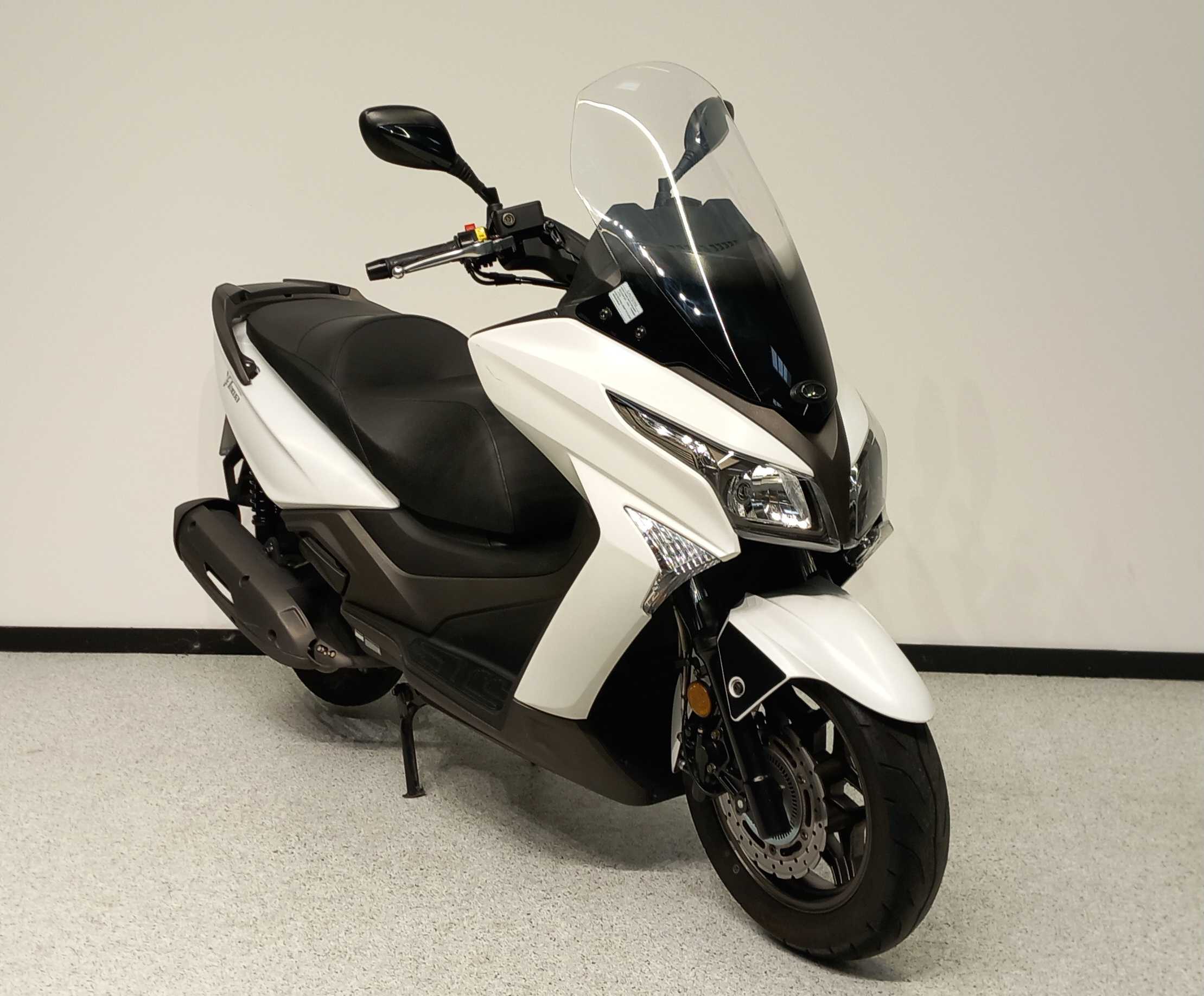 Kymco X-TOWN 125 2017 HD vue 3/4 droite