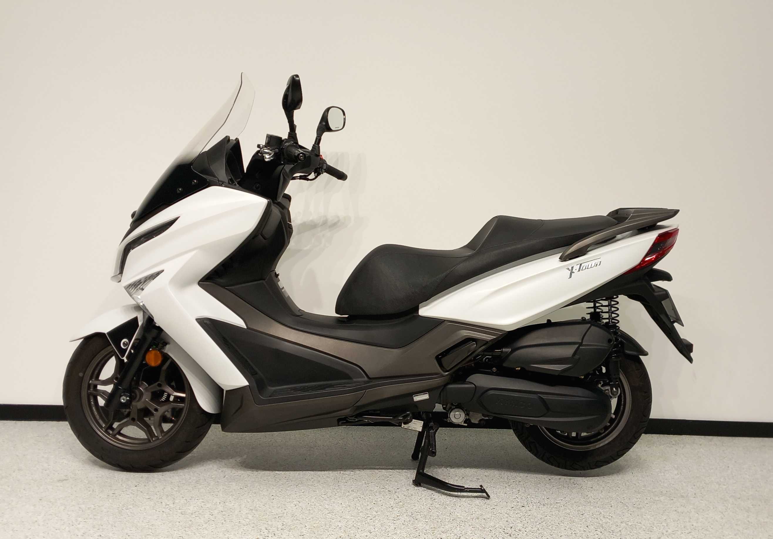 Kymco X-TOWN 125 2017 HD vue gauche