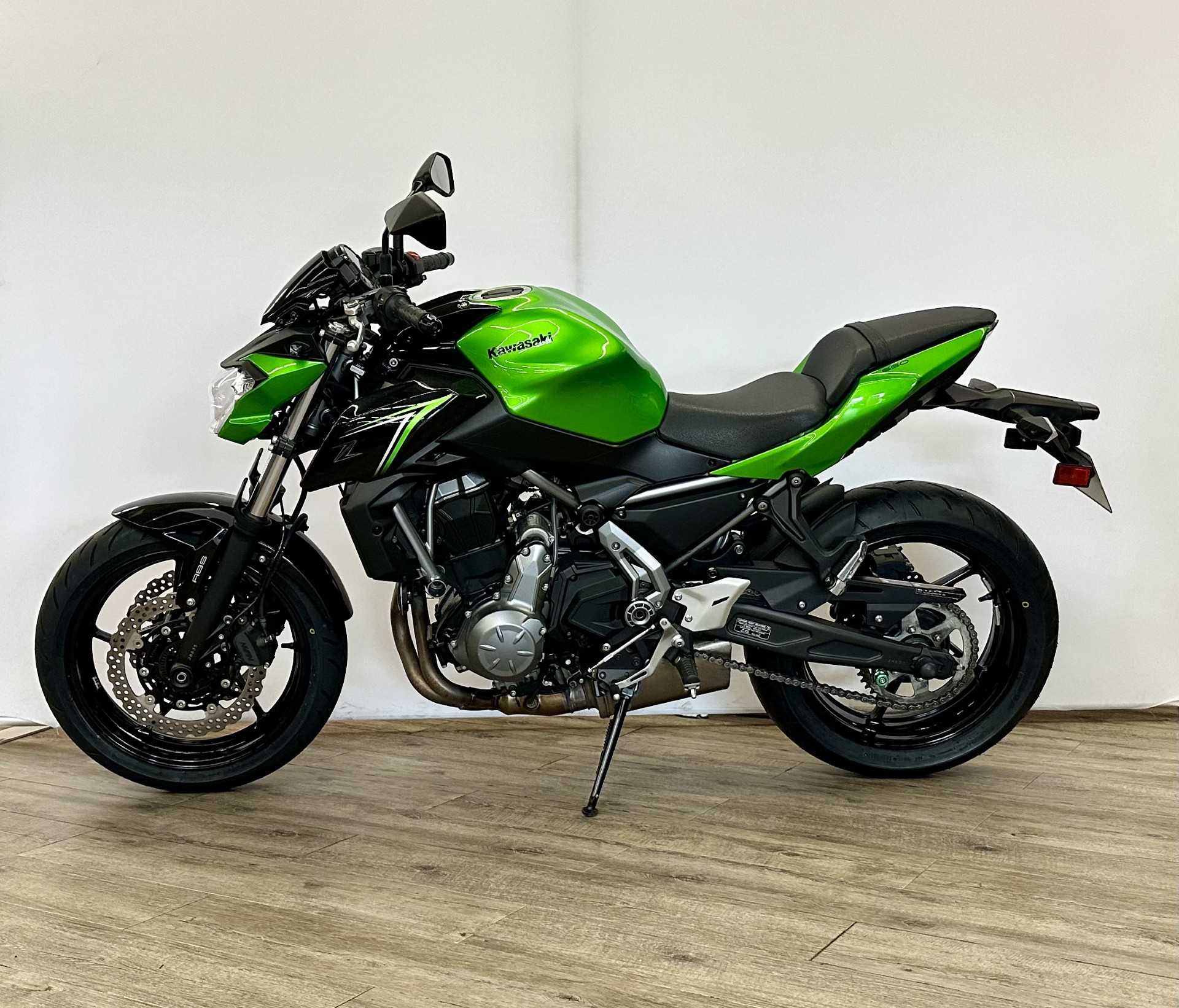 Kawasaki Z 650 2018 HD vue gauche