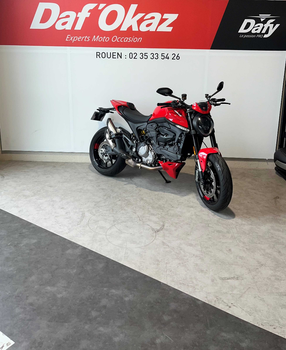 Ducati Monster 937 2022 vue 3/4 droite